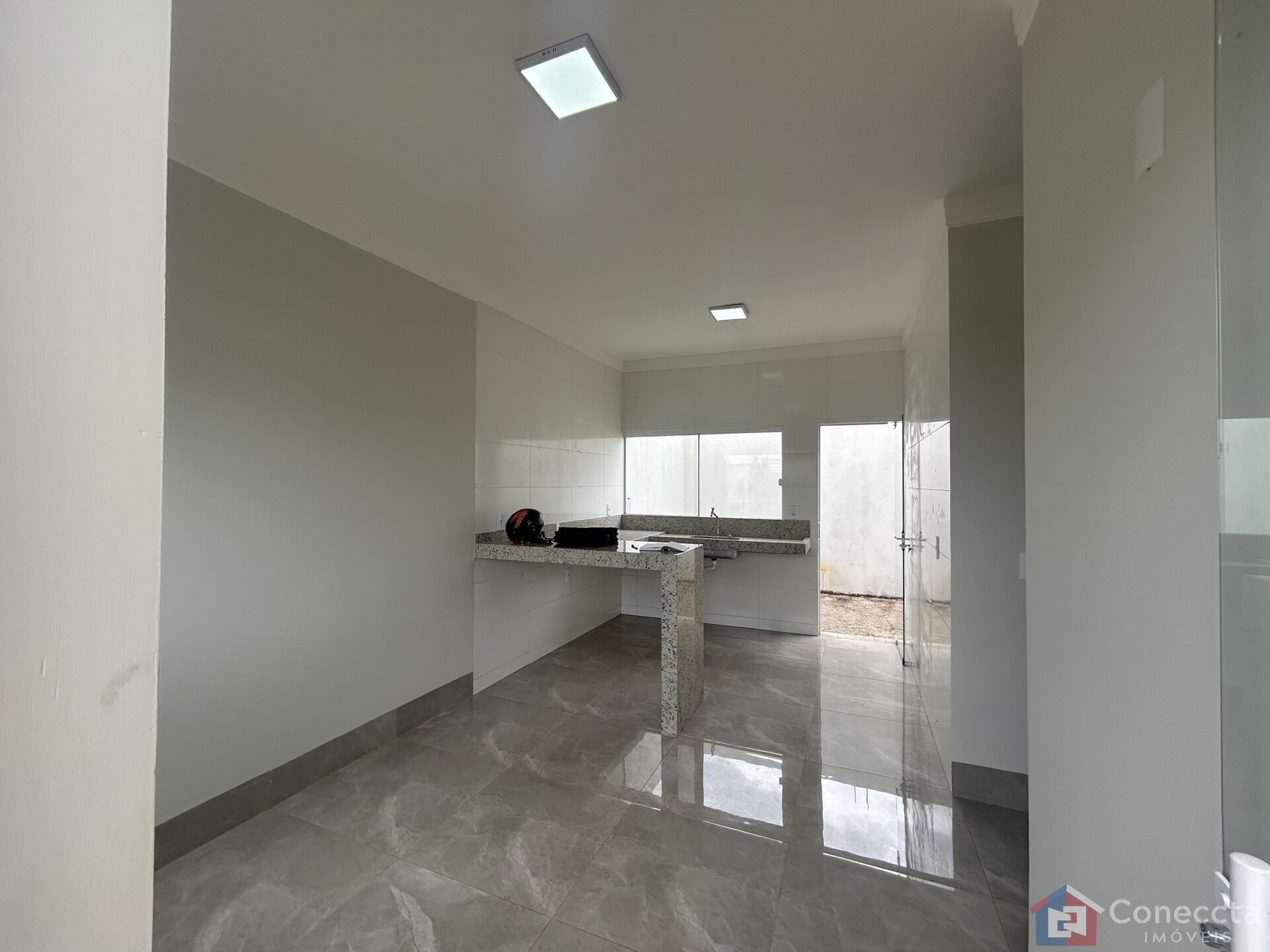 Casa à venda com 2 quartos, 60m² - Foto 1