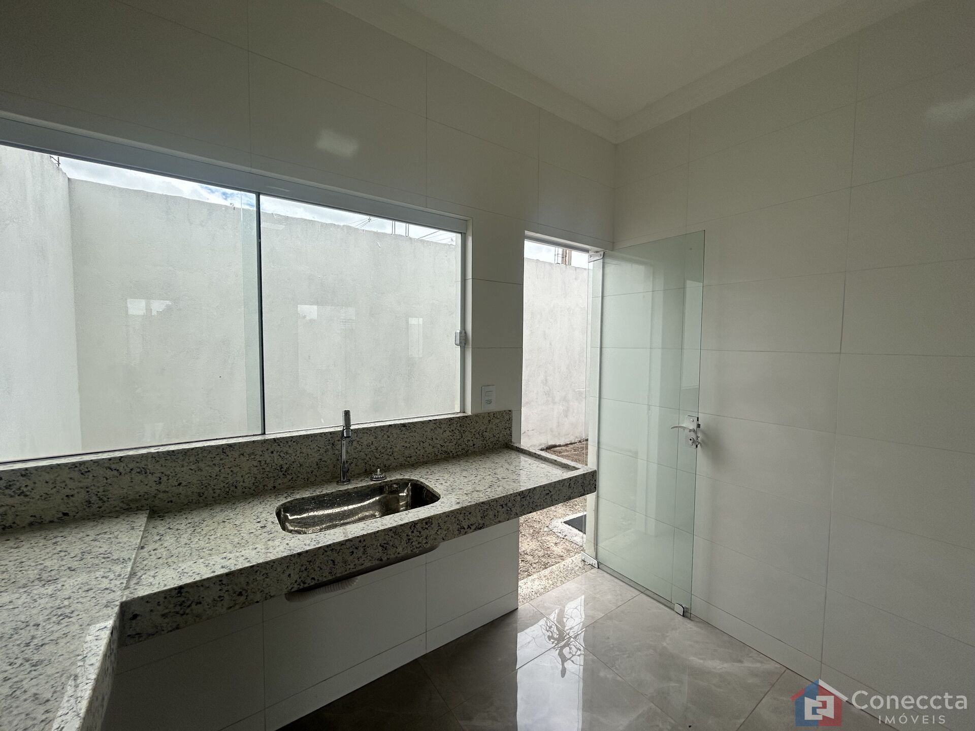Casa à venda com 2 quartos, 60m² - Foto 4