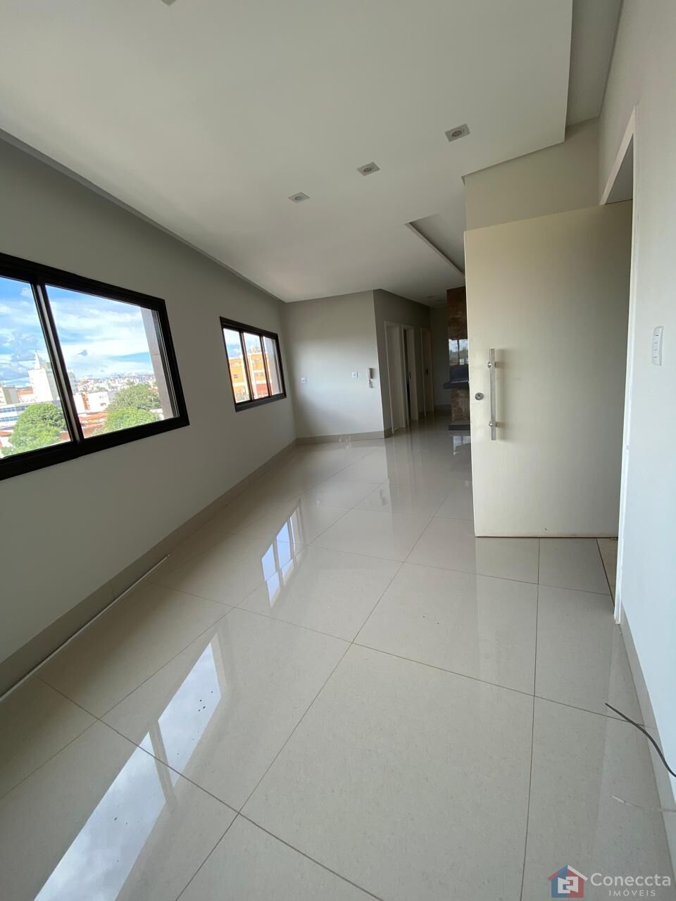 Apartamento à venda com 2 quartos, 69m² - Foto 1