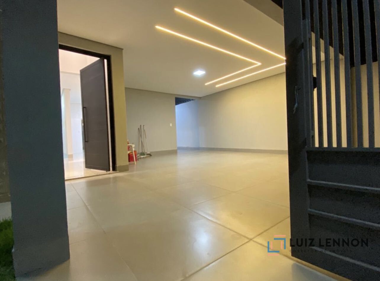 Casa à venda com 3 quartos, 197m² - Foto 1