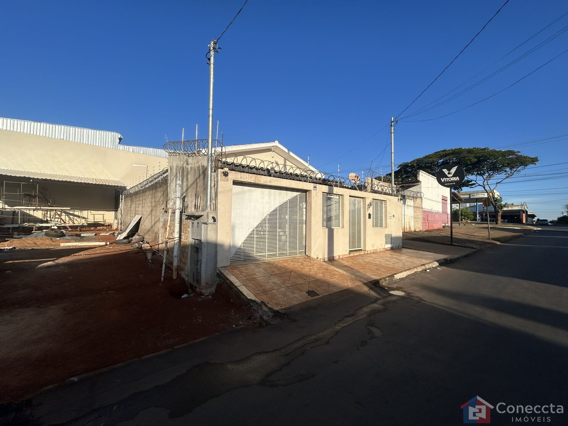 Casa à venda com 3 quartos, 158m² - Foto 1
