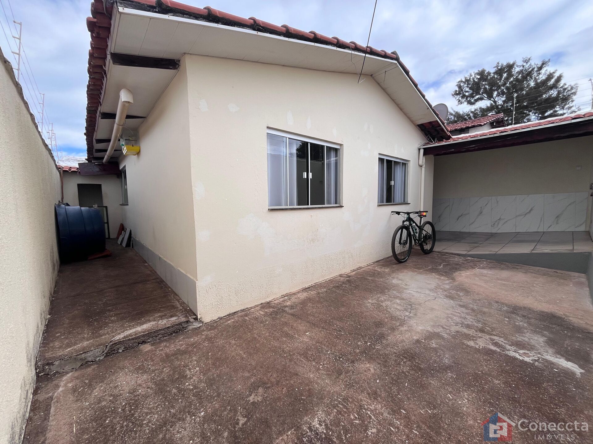 Casa à venda com 2 quartos, 148m² - Foto 1