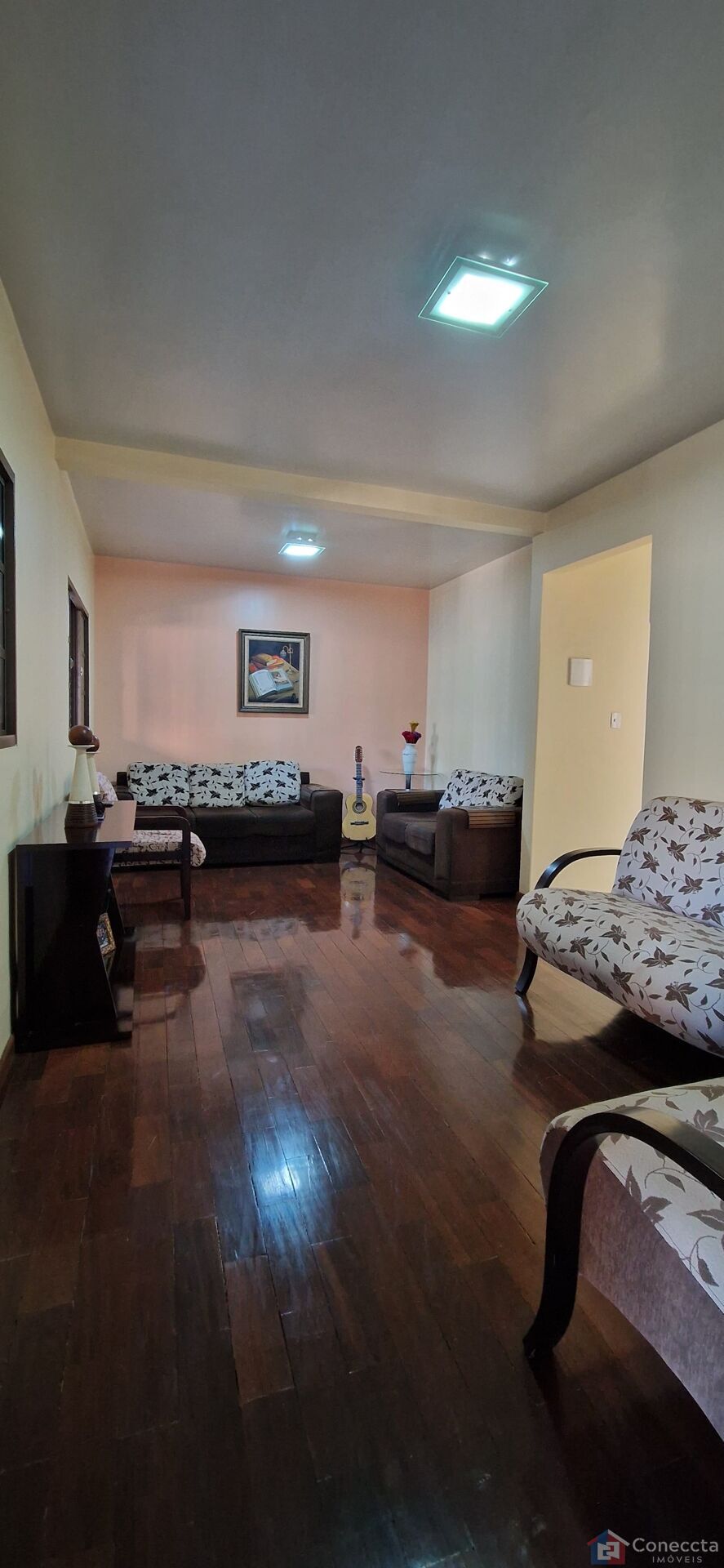 Casa à Venda no Jardim Recanto em Patos de Minas – 4 Quartos com Suíte e 172m²