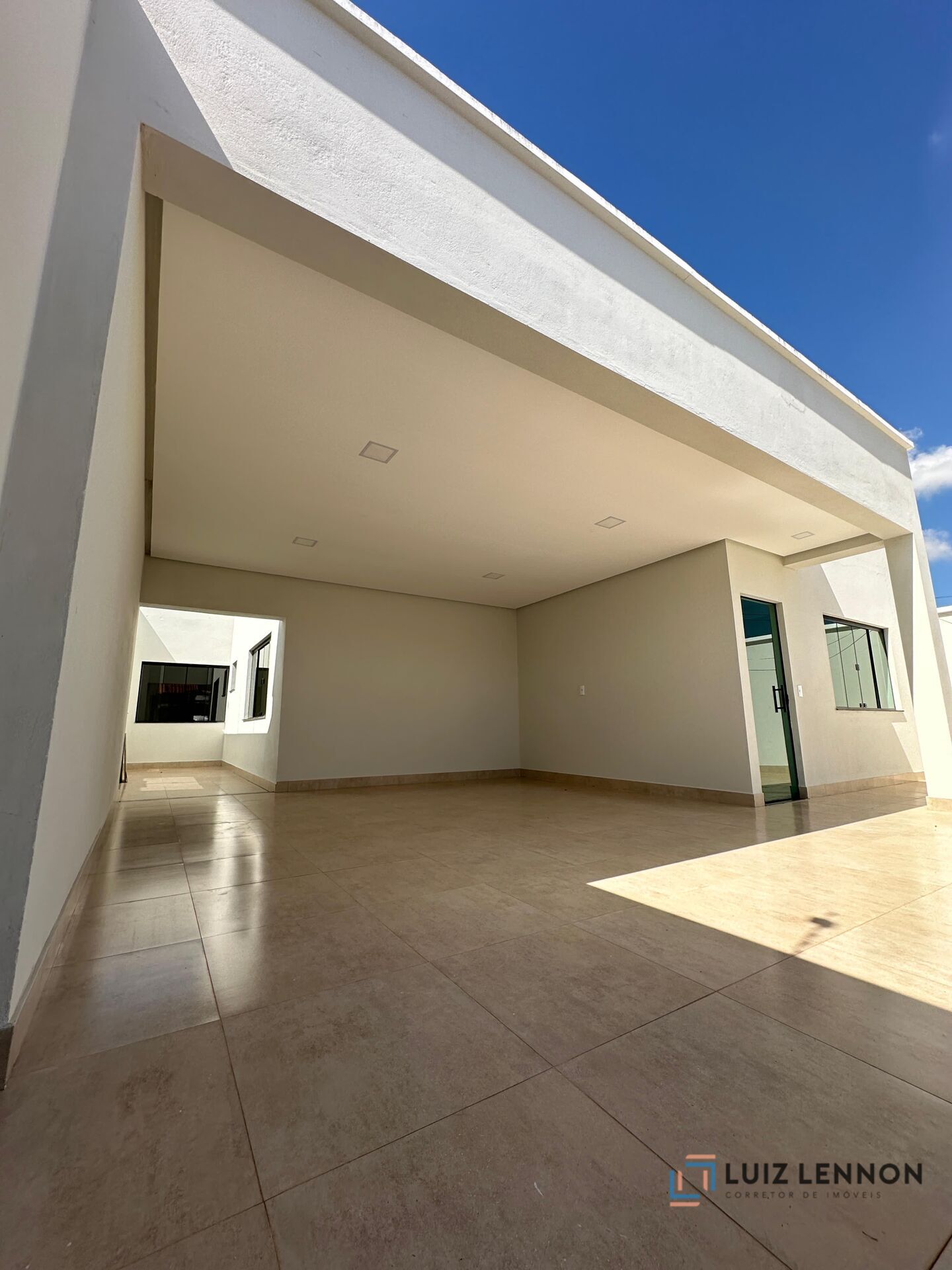 Casa à venda com 3 quartos, 160m² - Foto 1