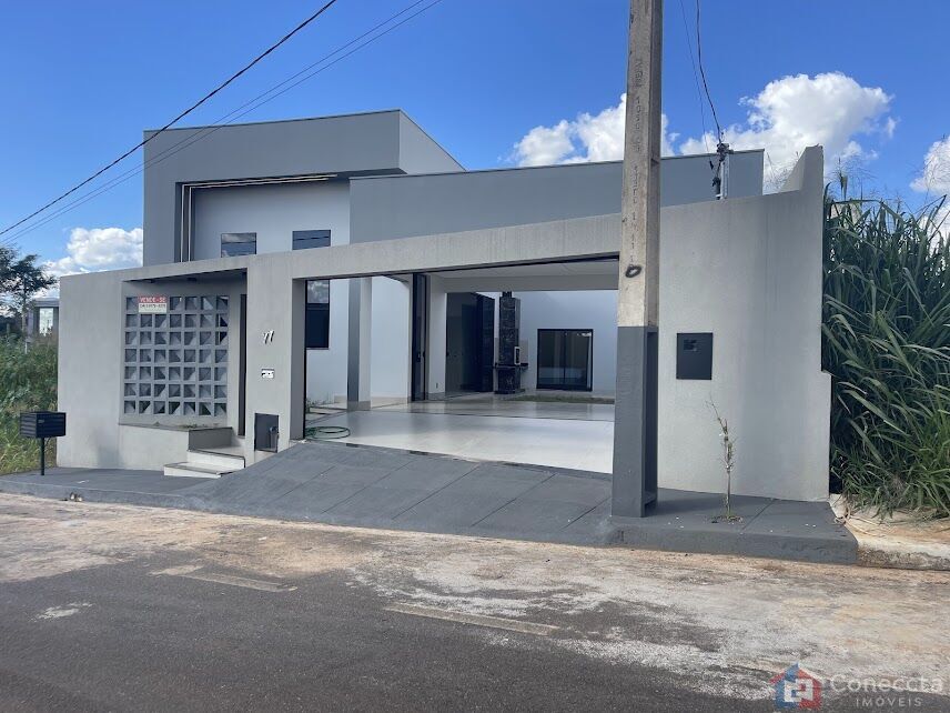 Casa à venda com 3 quartos, 220m² - Foto 1