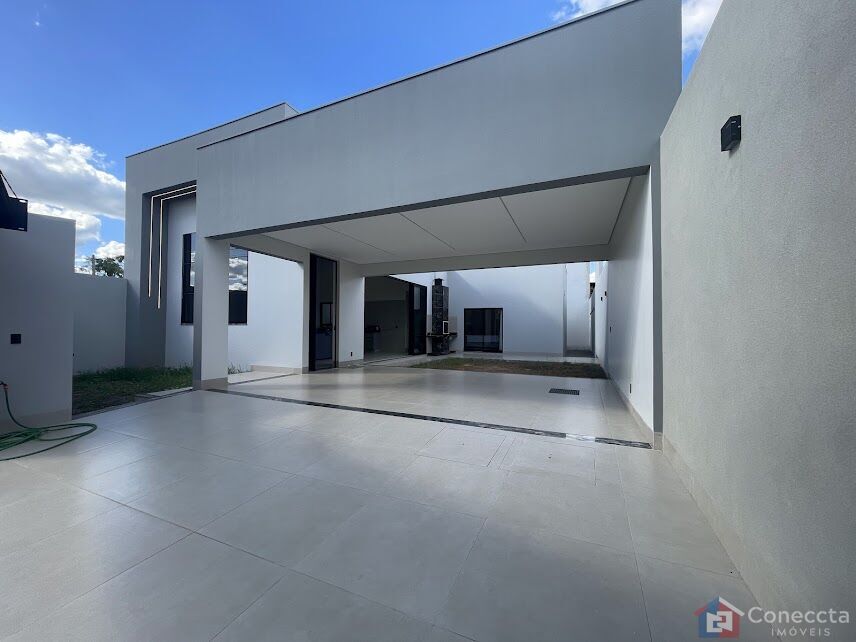 Casa à venda com 3 quartos, 220m² - Foto 2