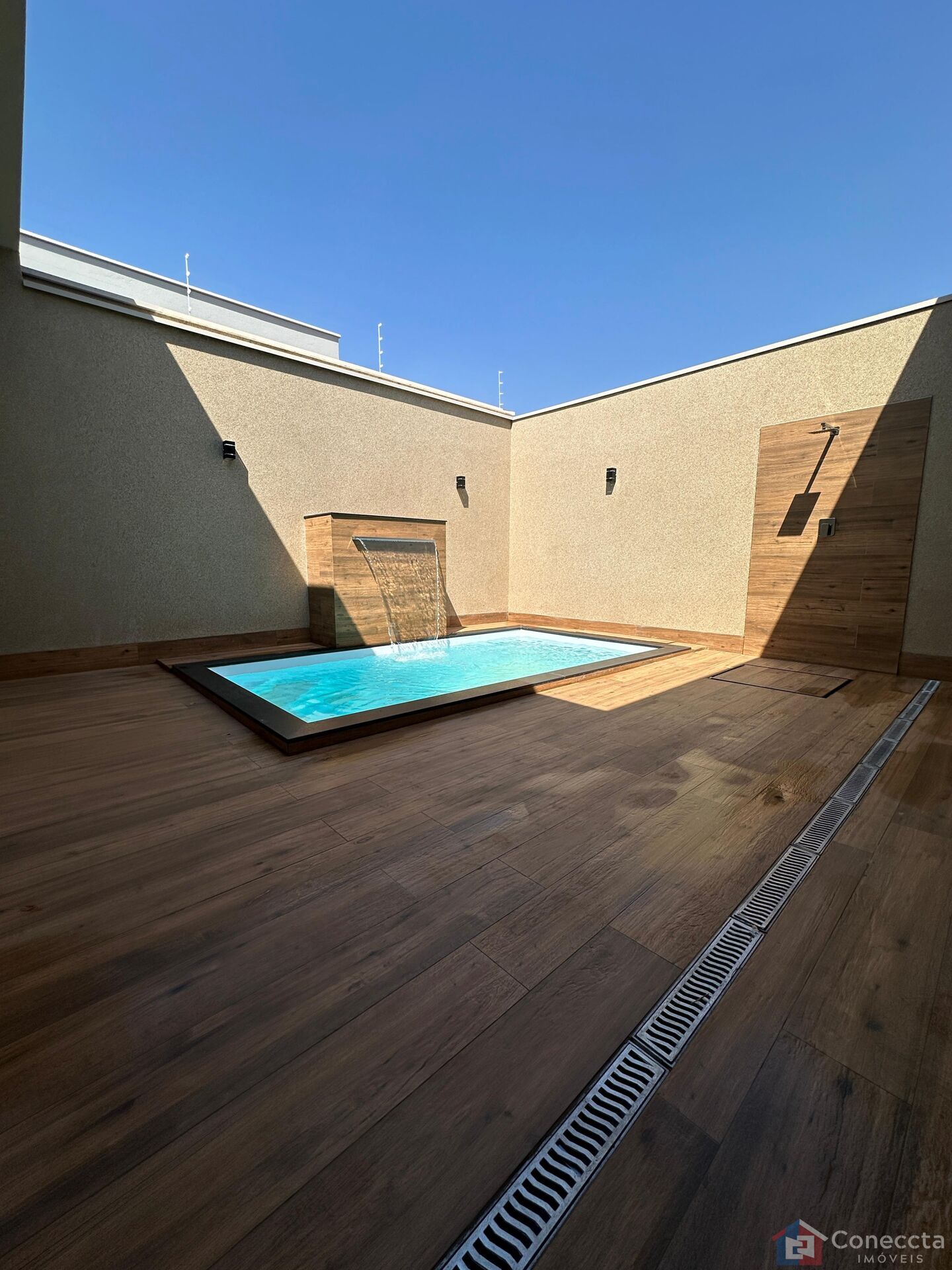 Casa à venda com 3 quartos, 186m² - Foto 1