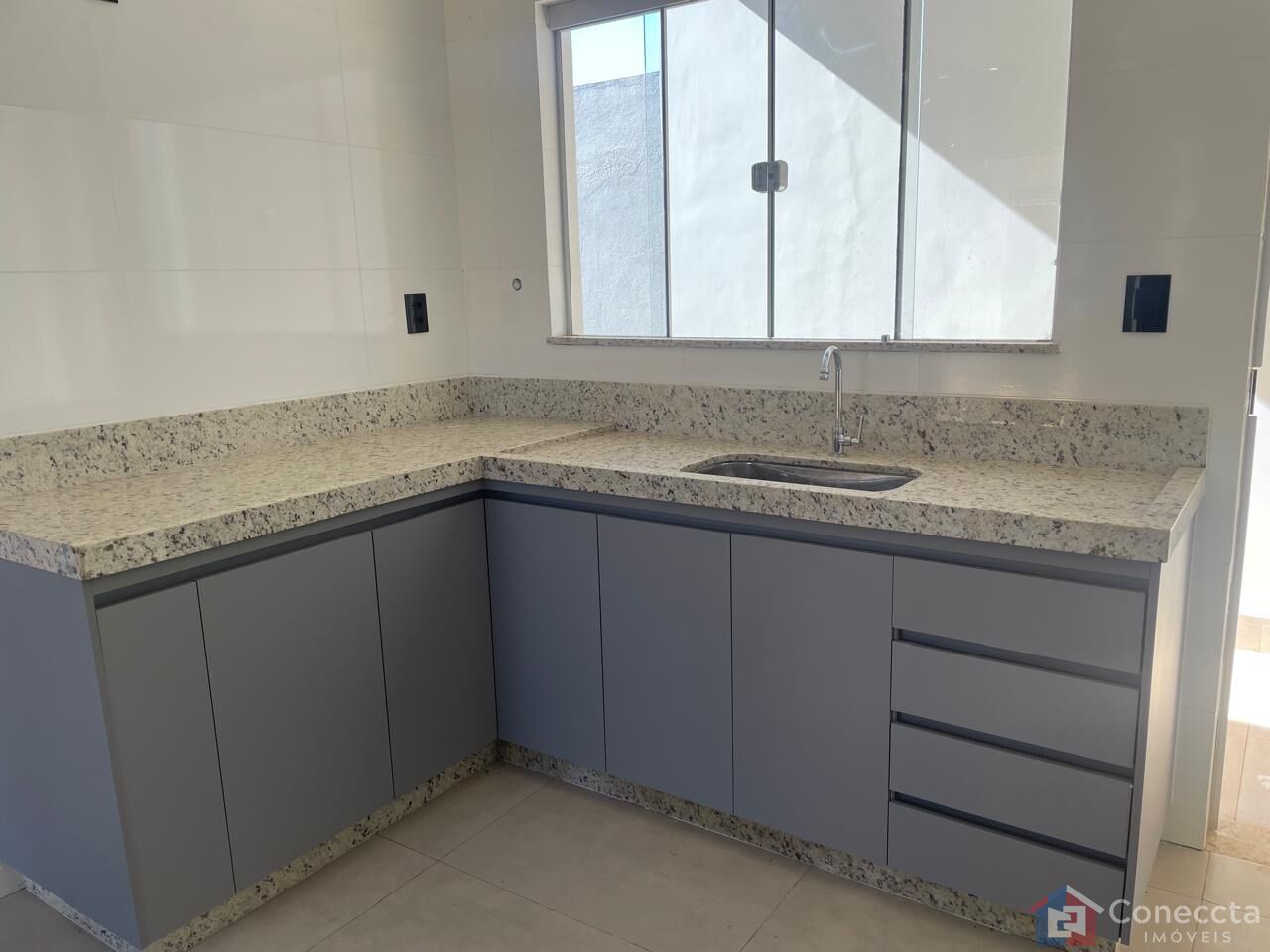 Casa à venda com 2 quartos, 70m² - Foto 4