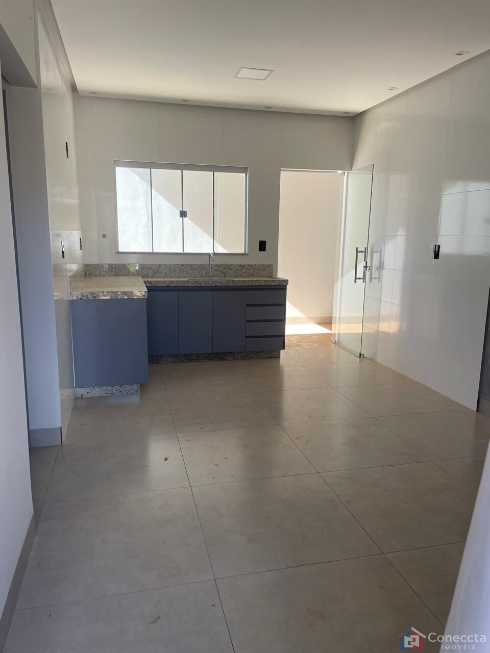 Casa à venda com 2 quartos, 70m² - Foto 2