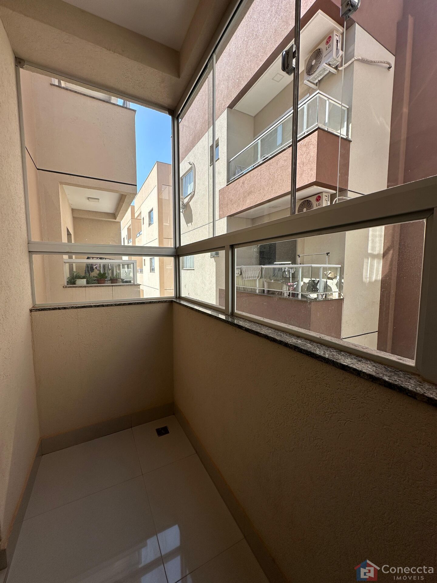 Apartamento à venda com 2 quartos, 68m² - Foto 3