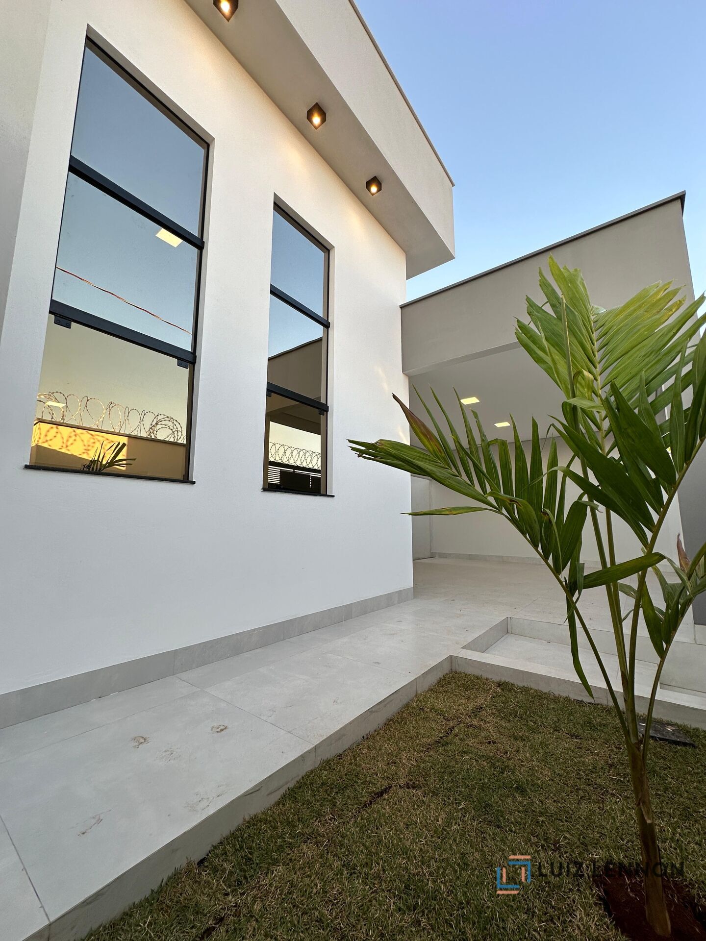 Casa à venda com 2 quartos, 105m² - Foto 1