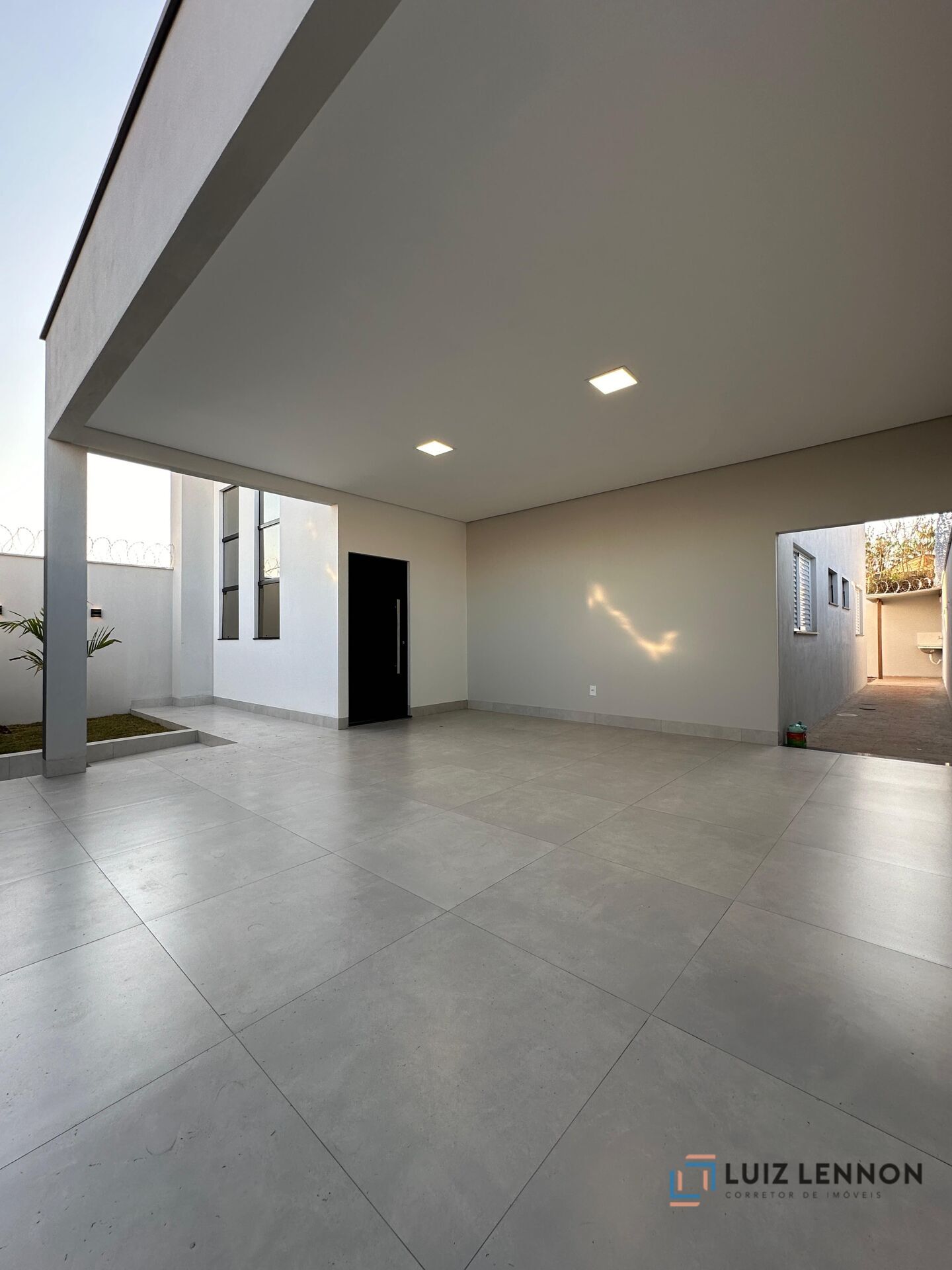 Casa à venda com 2 quartos, 105m² - Foto 2