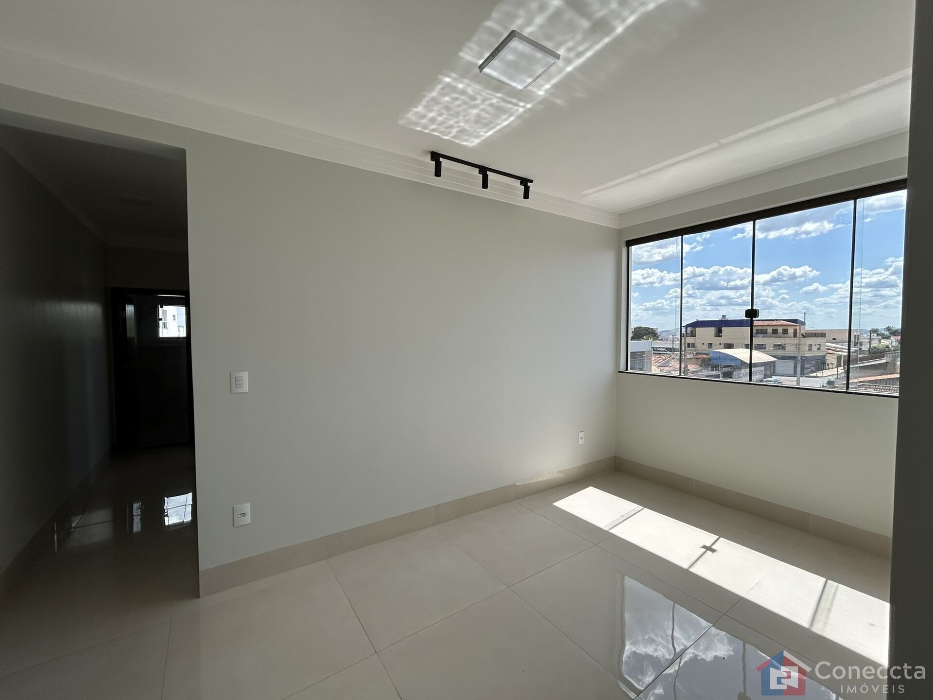Apartamento à venda com 2 quartos, 70m² - Foto 2