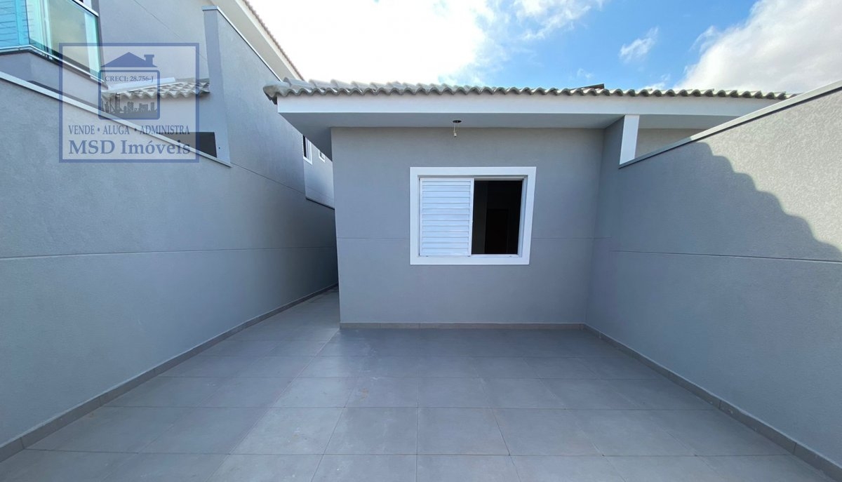 Casa à venda com 2 quartos, 67m² - Foto 1