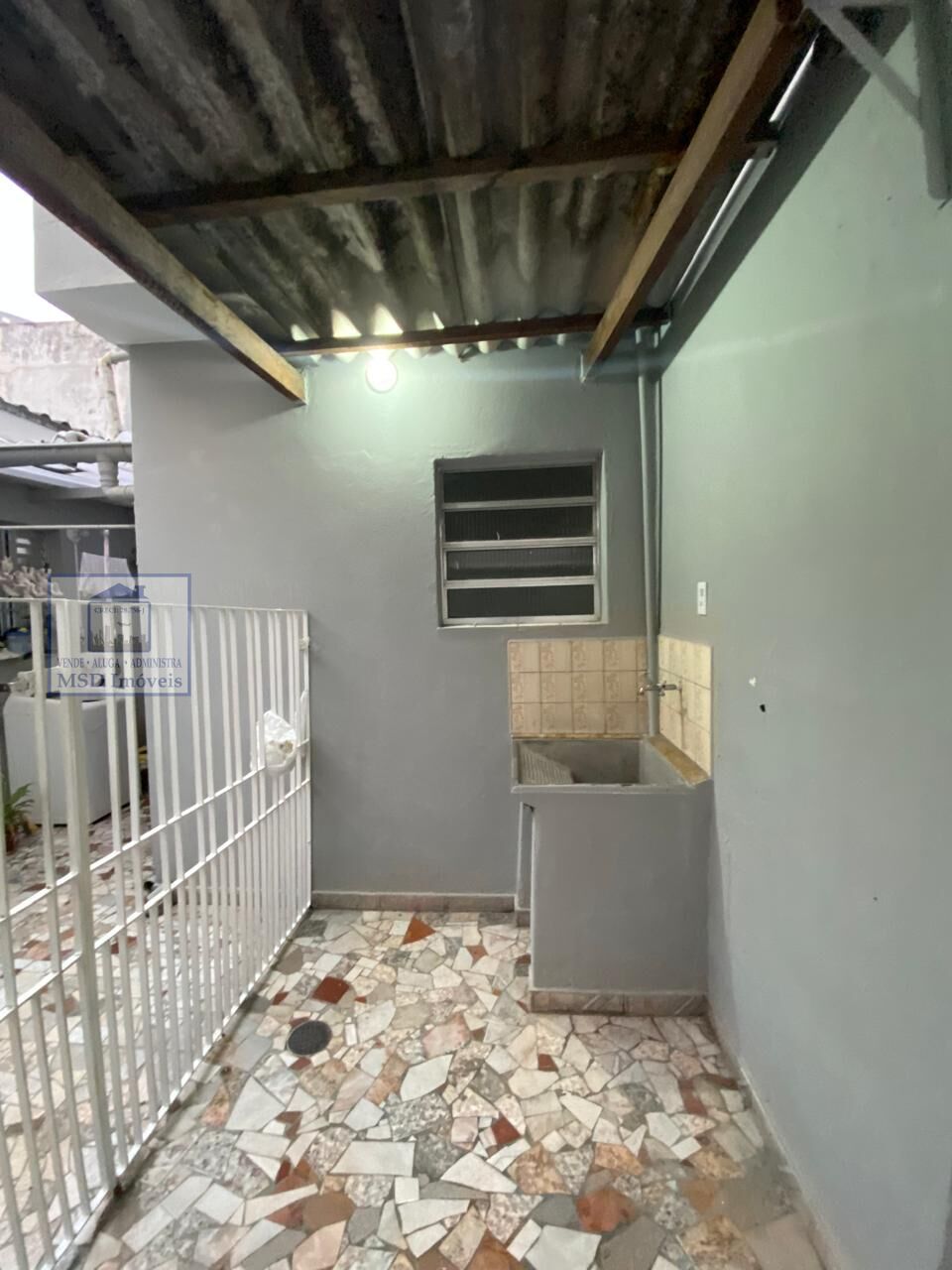 Casa para alugar com 2 quartos, 50m² - Foto 21