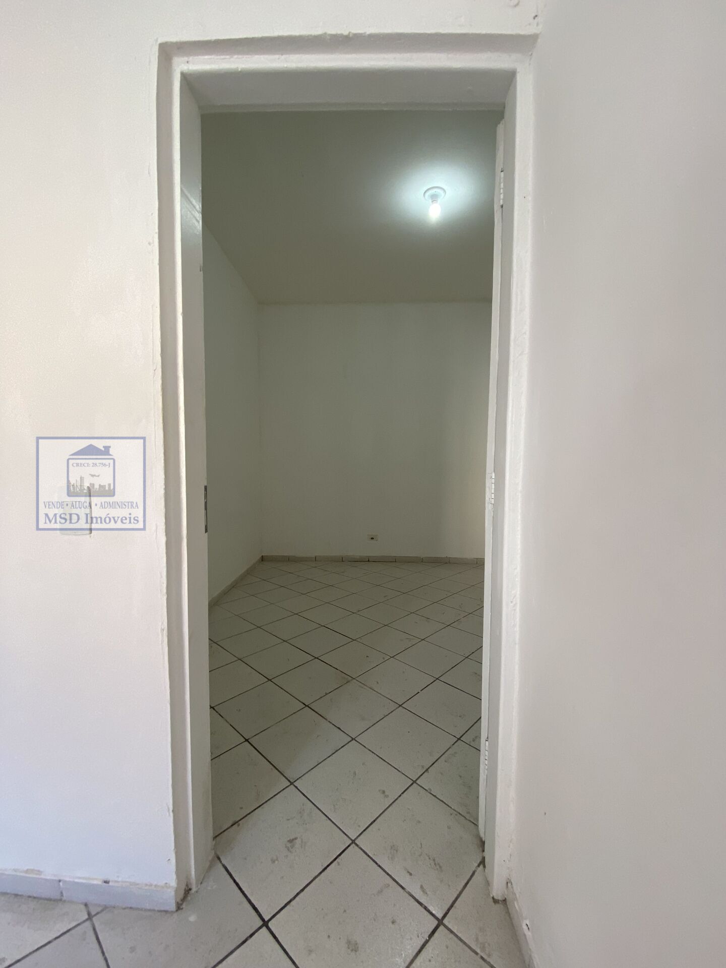 Casa para alugar com 2 quartos, 50m² - Foto 4