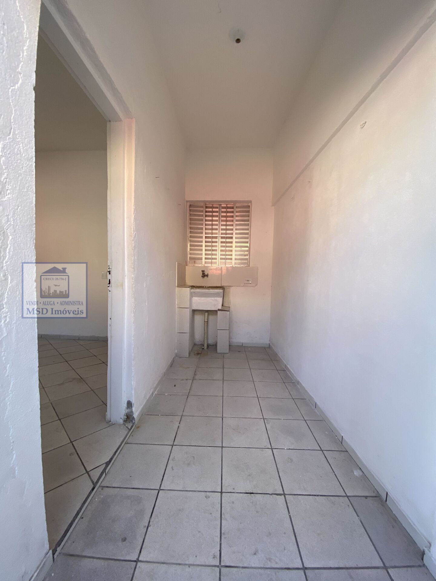 Casa para alugar com 2 quartos, 50m² - Foto 18