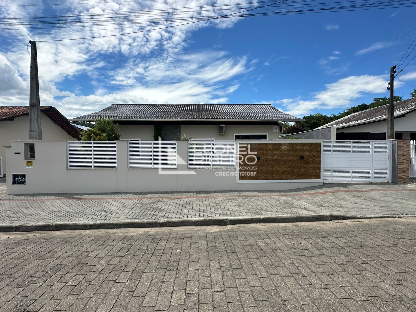 Casa com 3 dormitórios (1 suíte) à venda, 169 m no bairro Pomeranos em Timbó-SC - foto 1