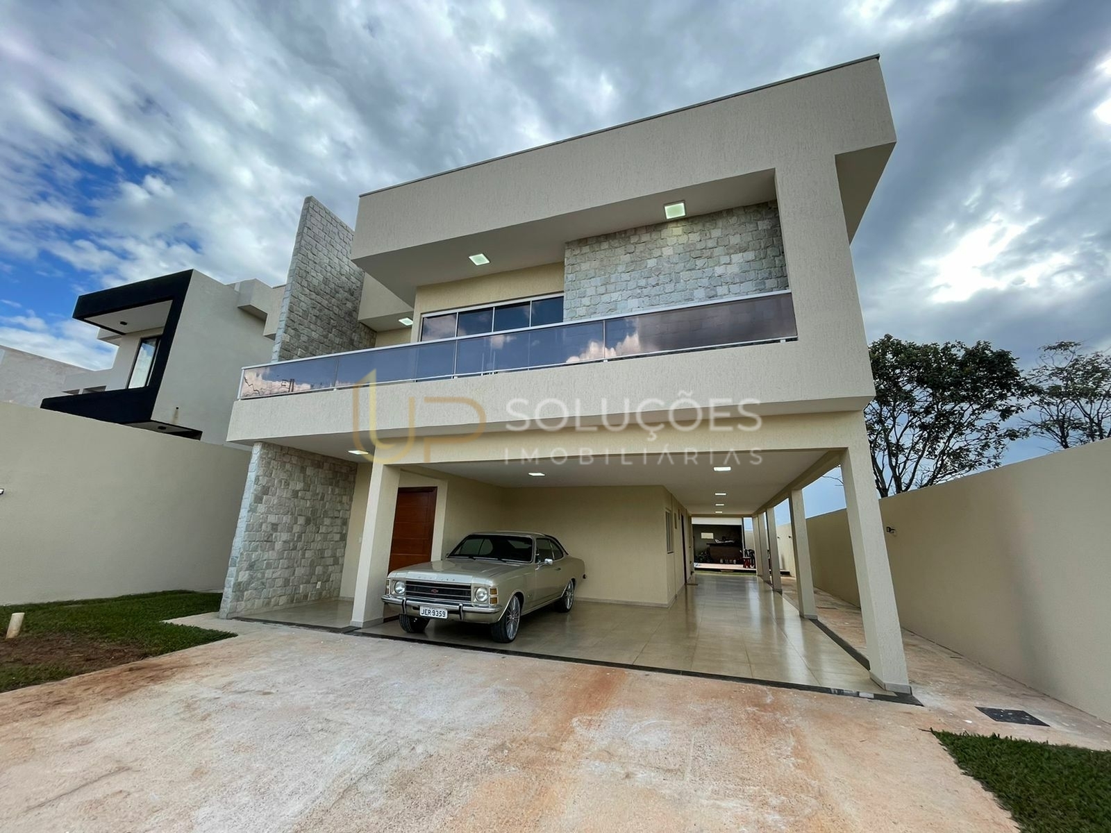 Casa de Condomínio à venda com 4 quartos, 380m² - Foto 1