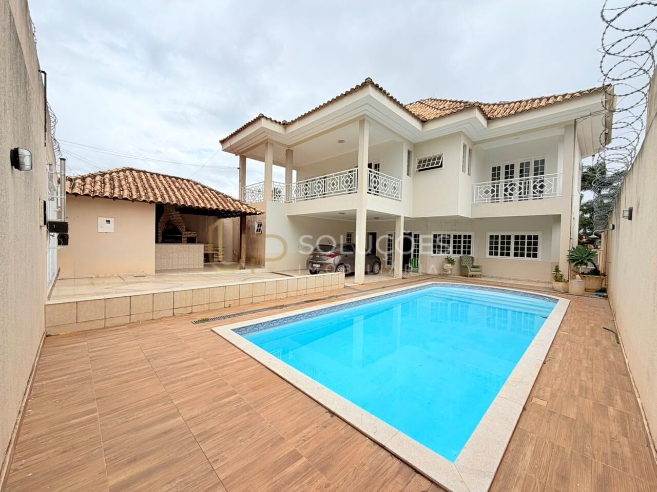 Casa, 5 quartos, 325 m² - Foto 1