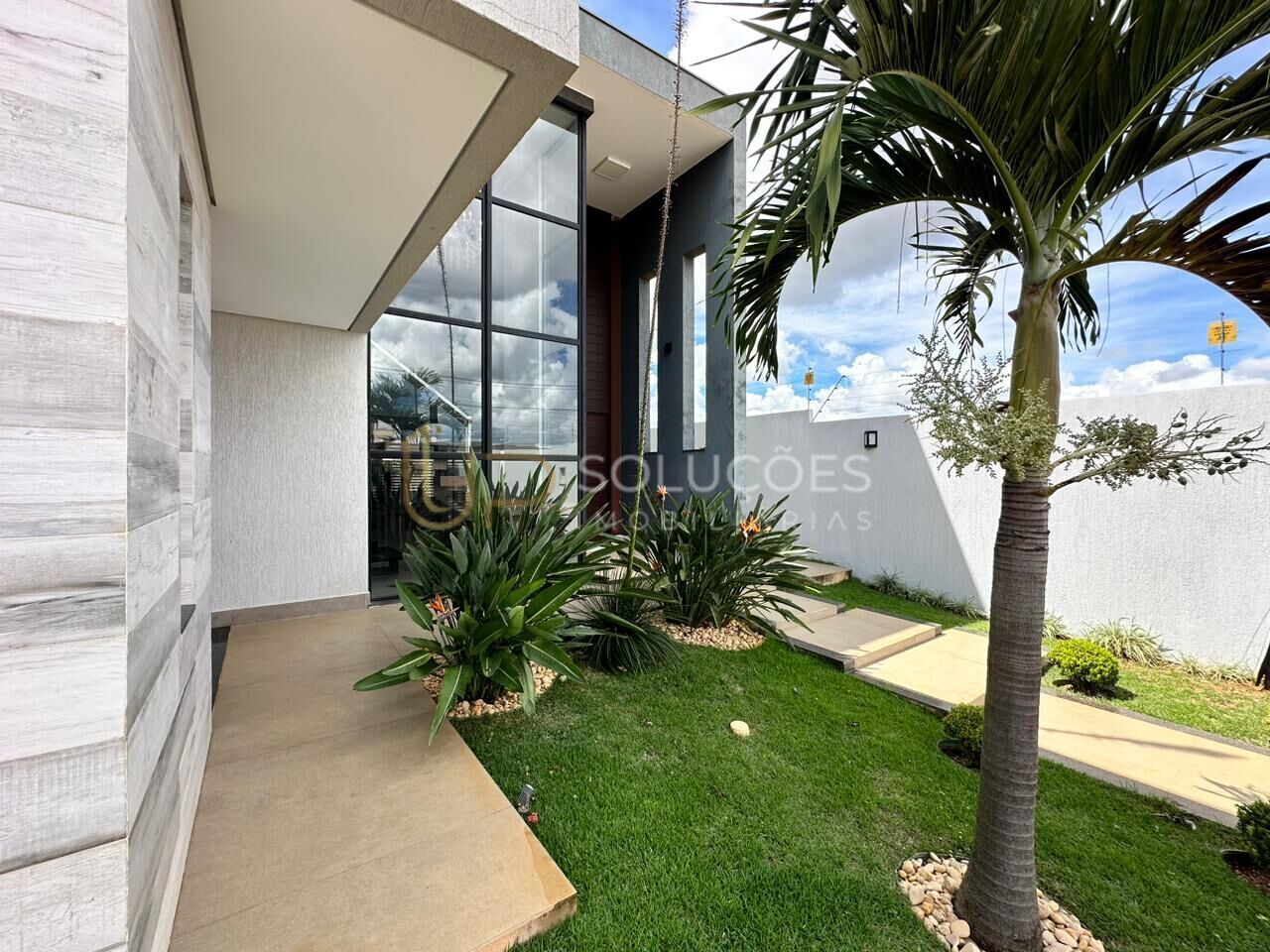 Casa de Condomínio à venda com 4 quartos, 330m² - Foto 3