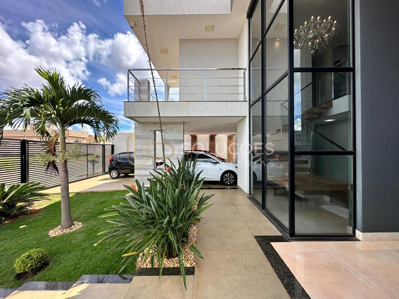 Casa de Condomínio à venda com 4 quartos, 330m² - Foto 2