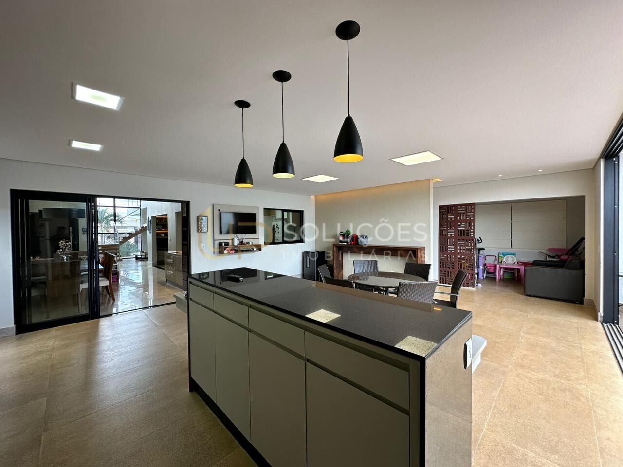 Casa de Condomínio à venda com 4 quartos, 330m² - Foto 37