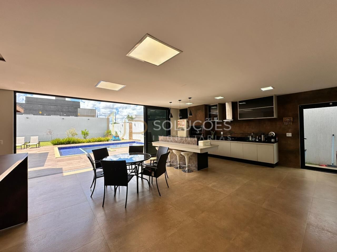 Casa de Condomínio à venda com 4 quartos, 330m² - Foto 33