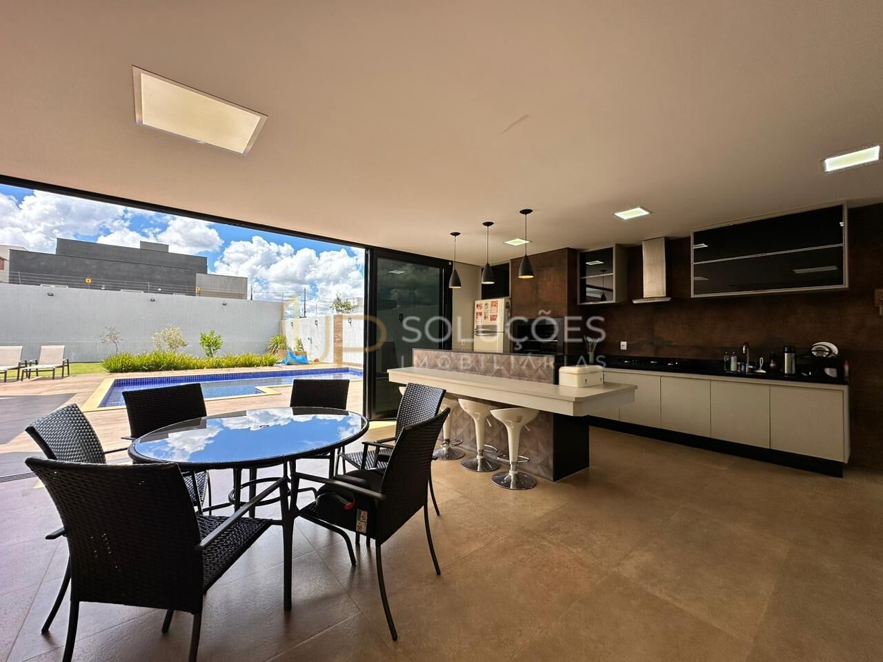 Casa de Condomínio à venda com 4 quartos, 330m² - Foto 34