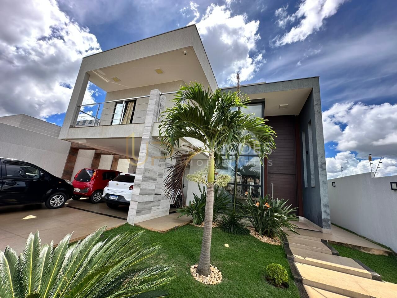 Casa de Condomínio à venda com 4 quartos, 330m² - Foto 1