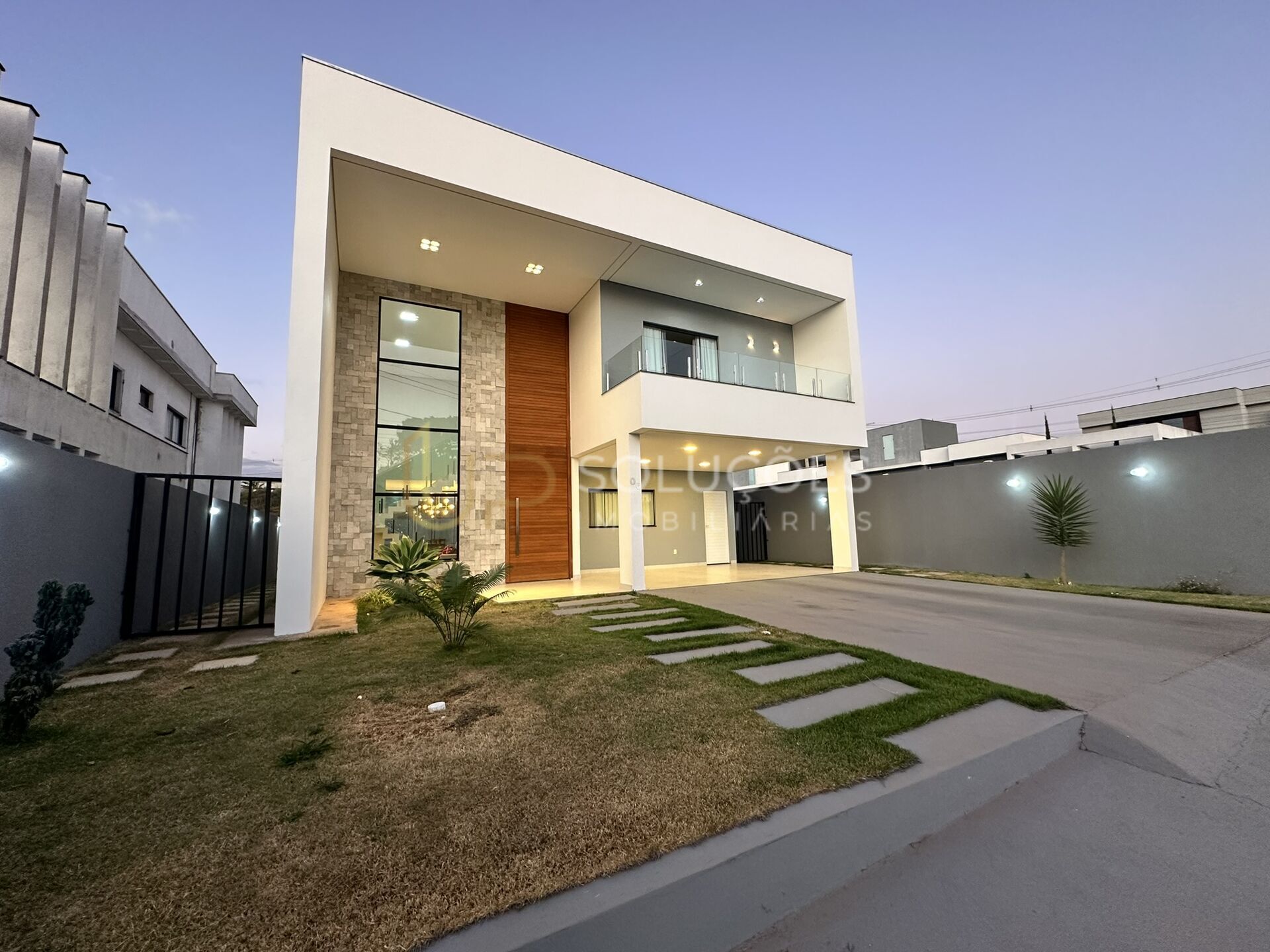 Casa de Condomínio à venda com 4 quartos, 290m² - Foto 3