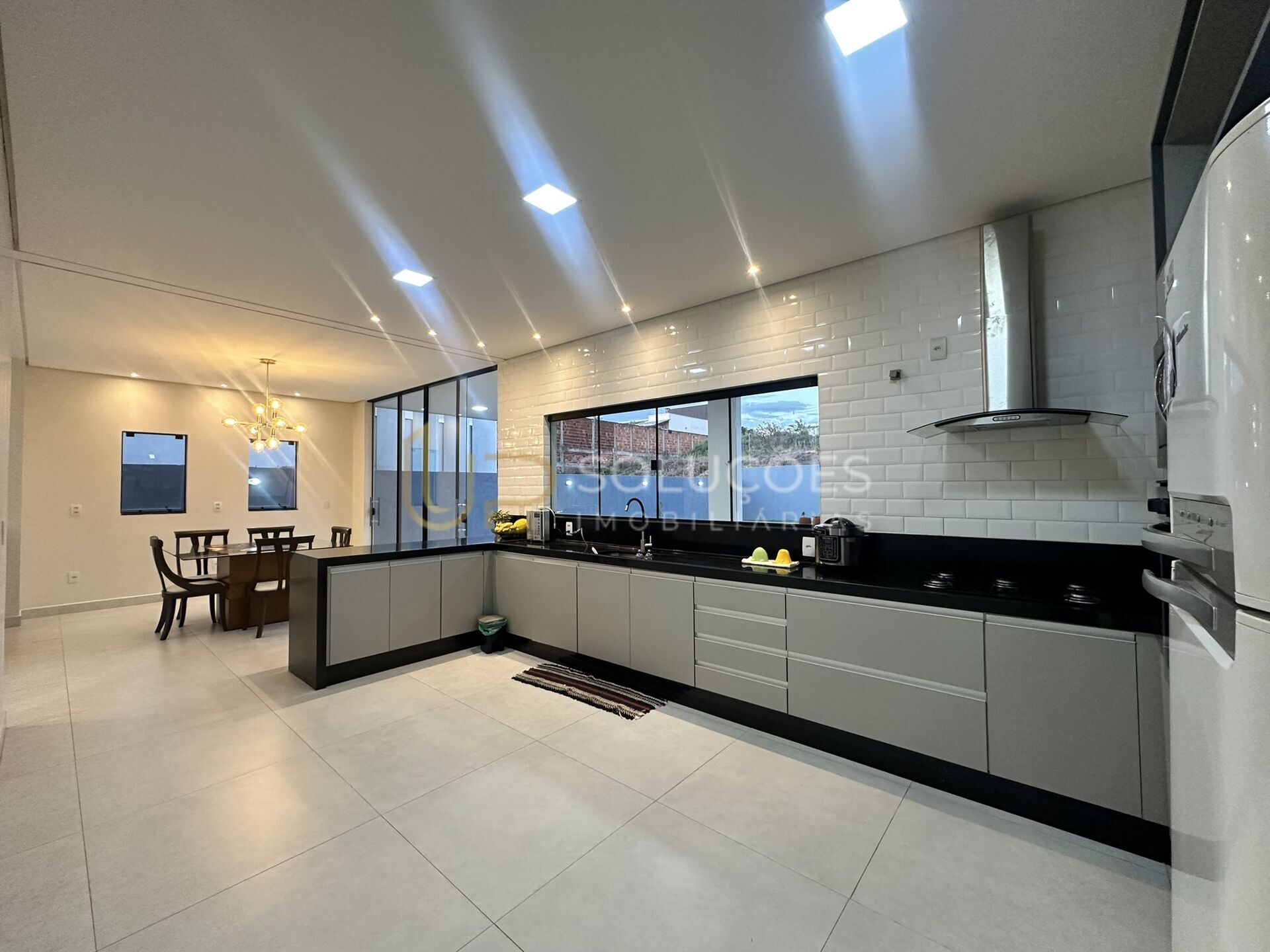 Casa de Condomínio à venda com 4 quartos, 290m² - Foto 11
