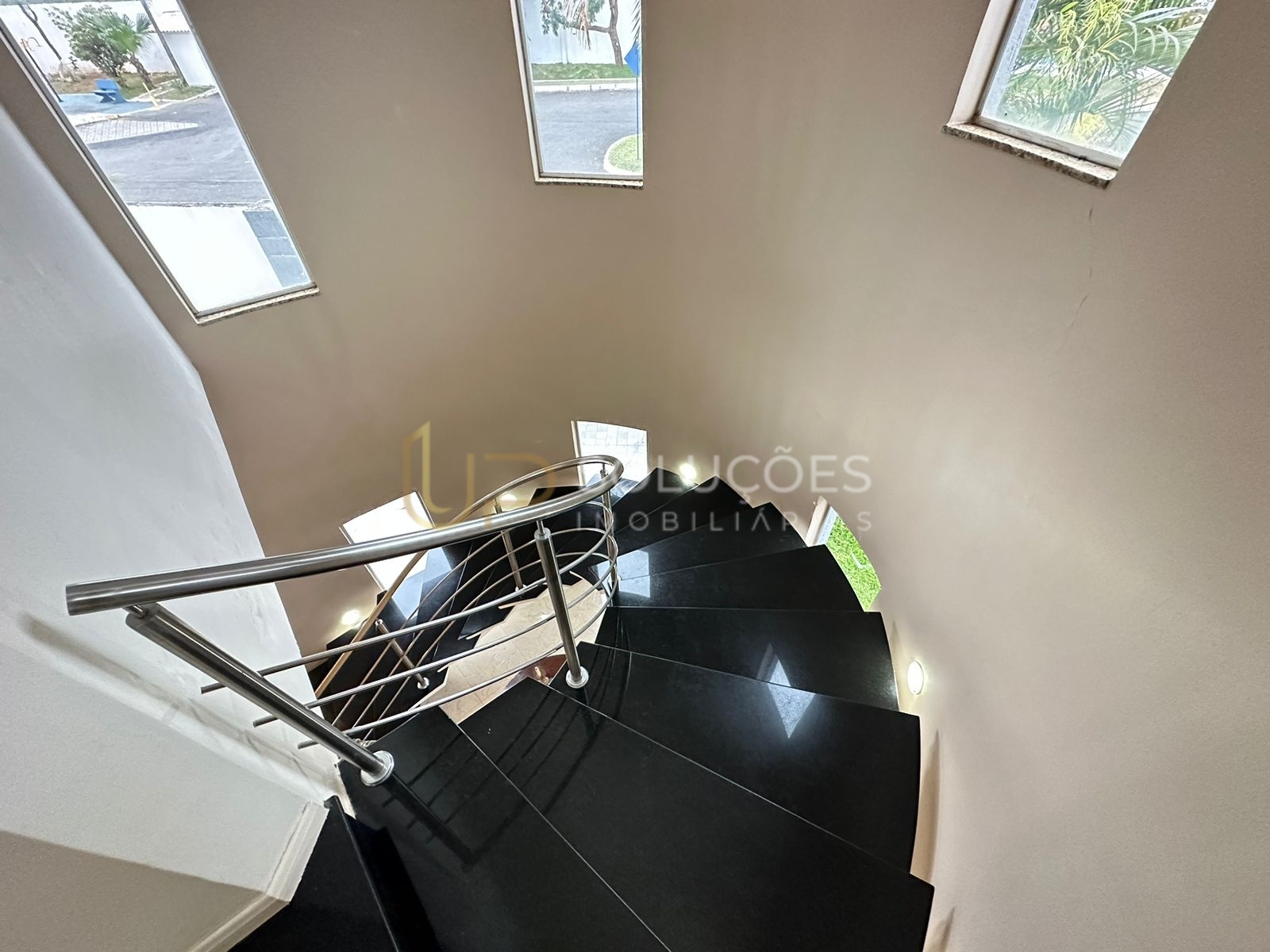 Casa de Condomínio à venda com 4 quartos, 390m² - Foto 32