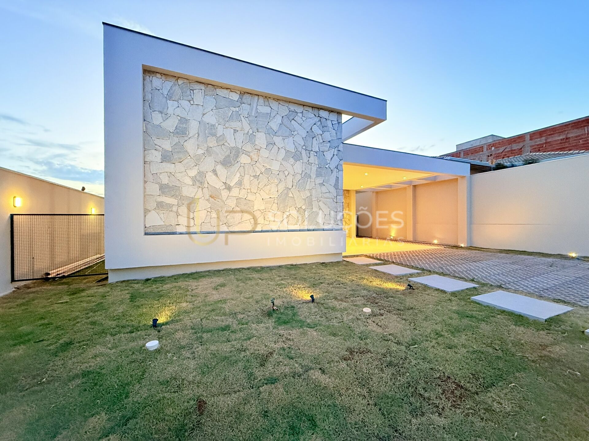 Casa de Condomínio à venda com 4 quartos, 247m² - Foto 3