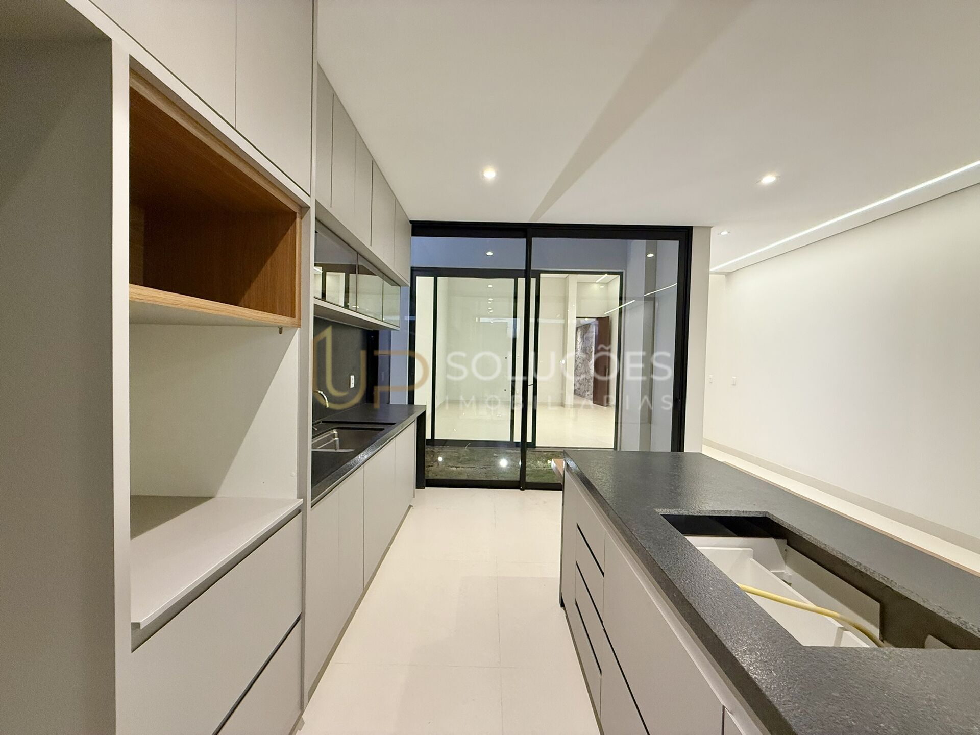Casa de Condomínio à venda com 4 quartos, 247m² - Foto 14