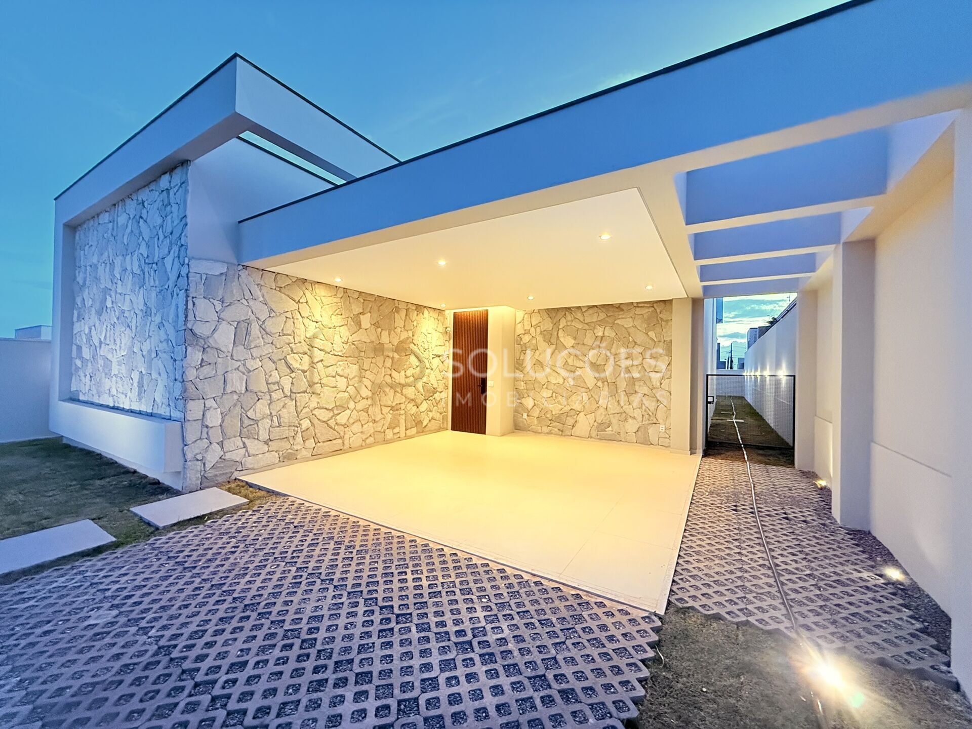 Casa de Condomínio à venda com 4 quartos, 247m² - Foto 4