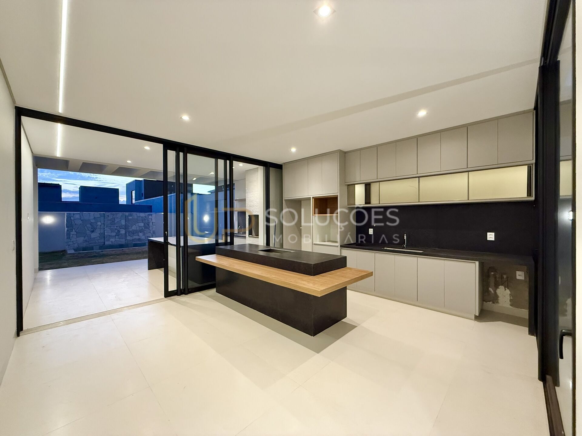 Casa de Condomínio à venda com 4 quartos, 247m² - Foto 11