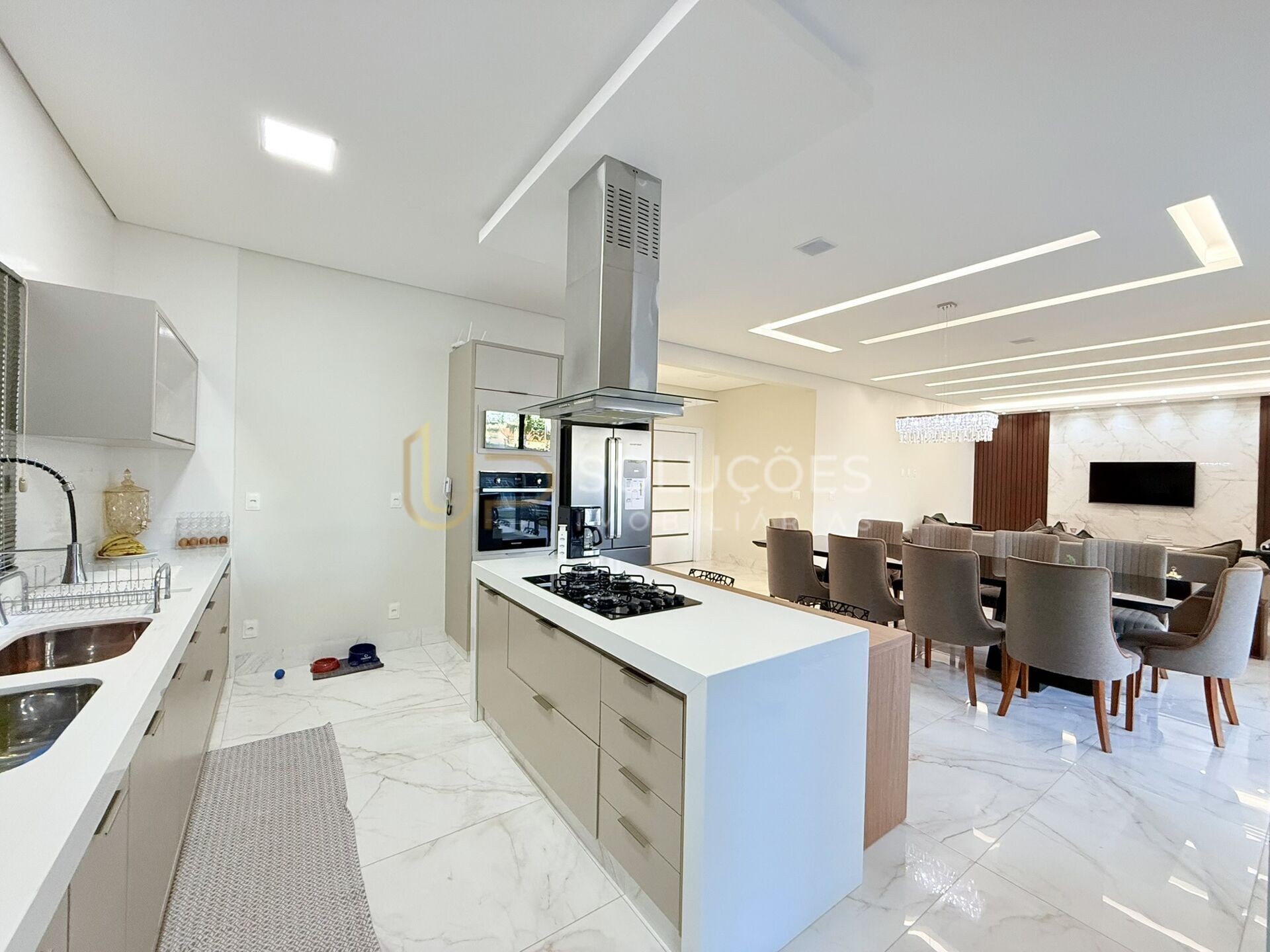 Sobrado à venda com 4 quartos, 337m² - Foto 9