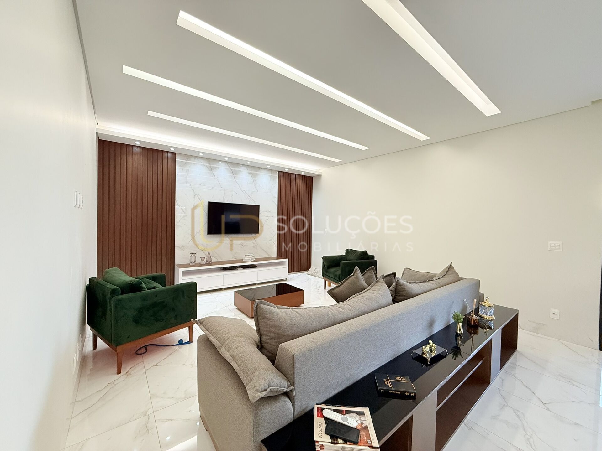 Sobrado à venda com 4 quartos, 337m² - Foto 2