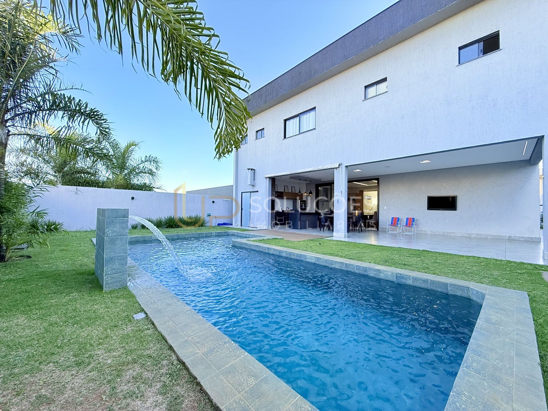 Sobrado à venda com 4 quartos, 337m² - Foto 1