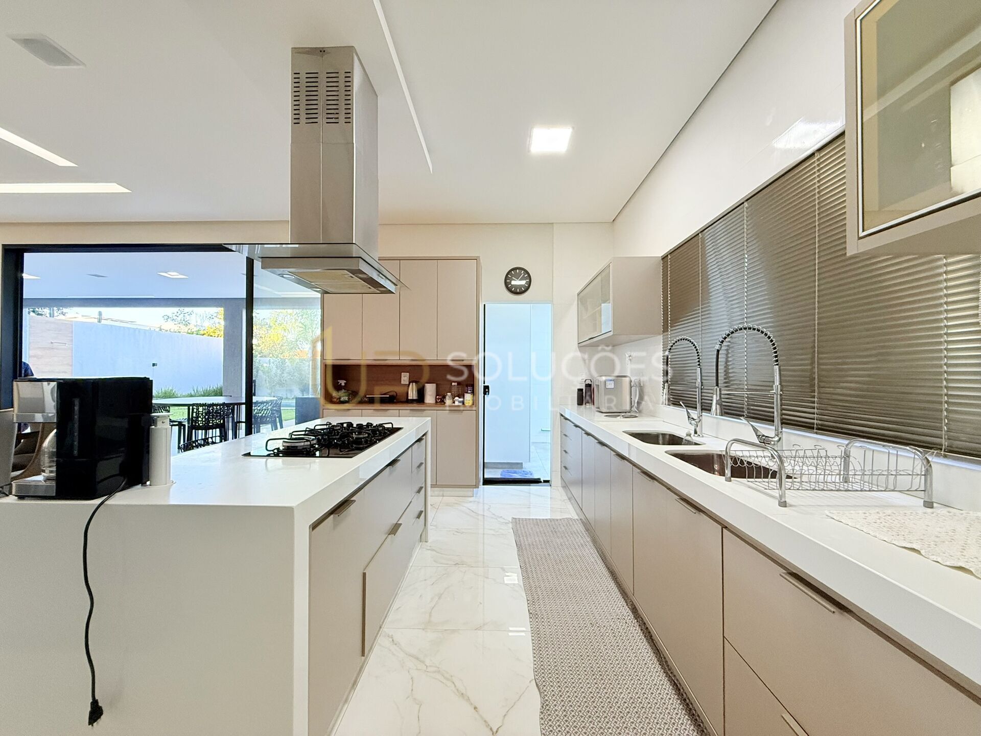 Sobrado à venda com 4 quartos, 337m² - Foto 10