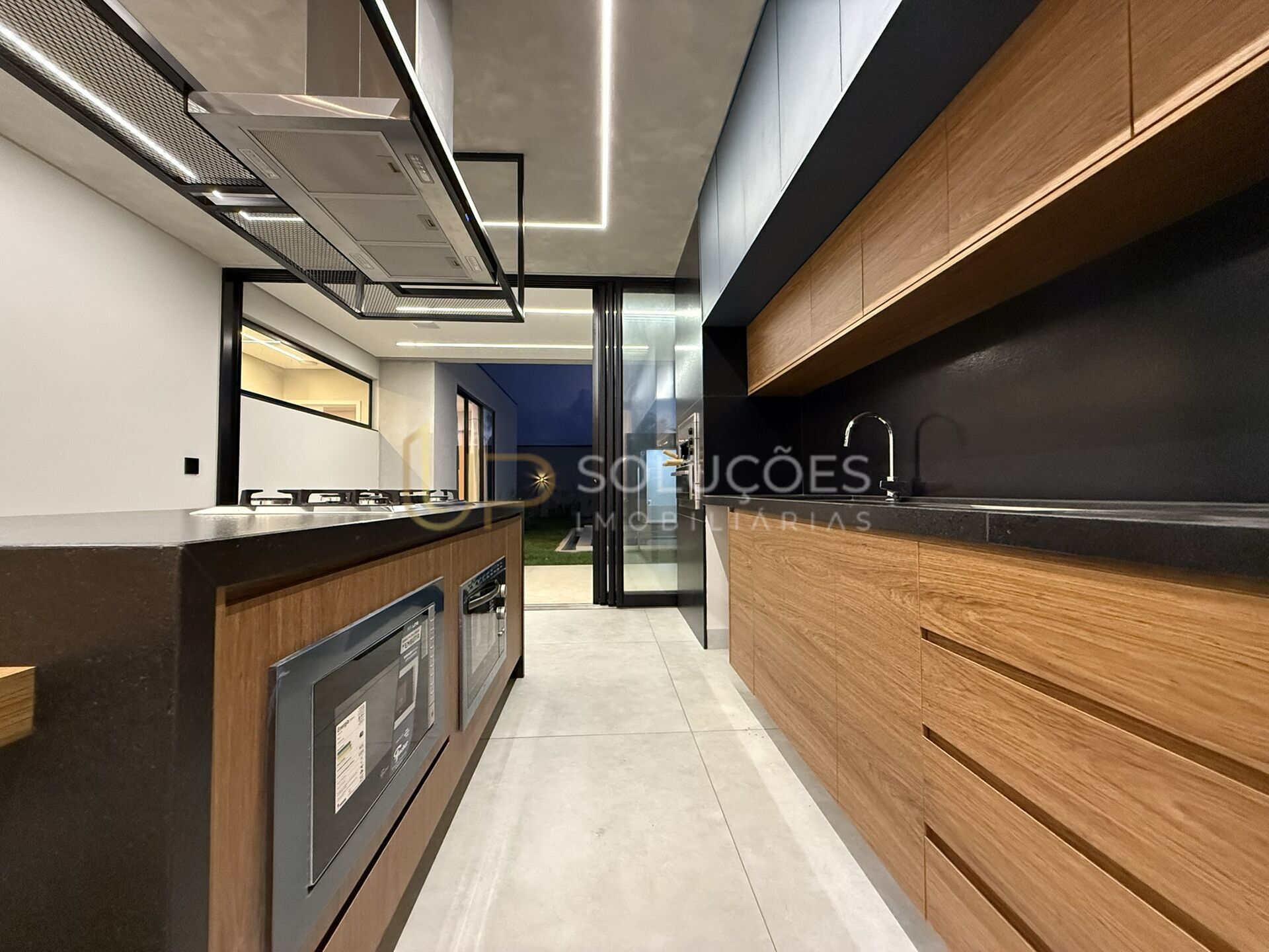 Casa de Condomínio à venda com 4 quartos, 250m² - Foto 15
