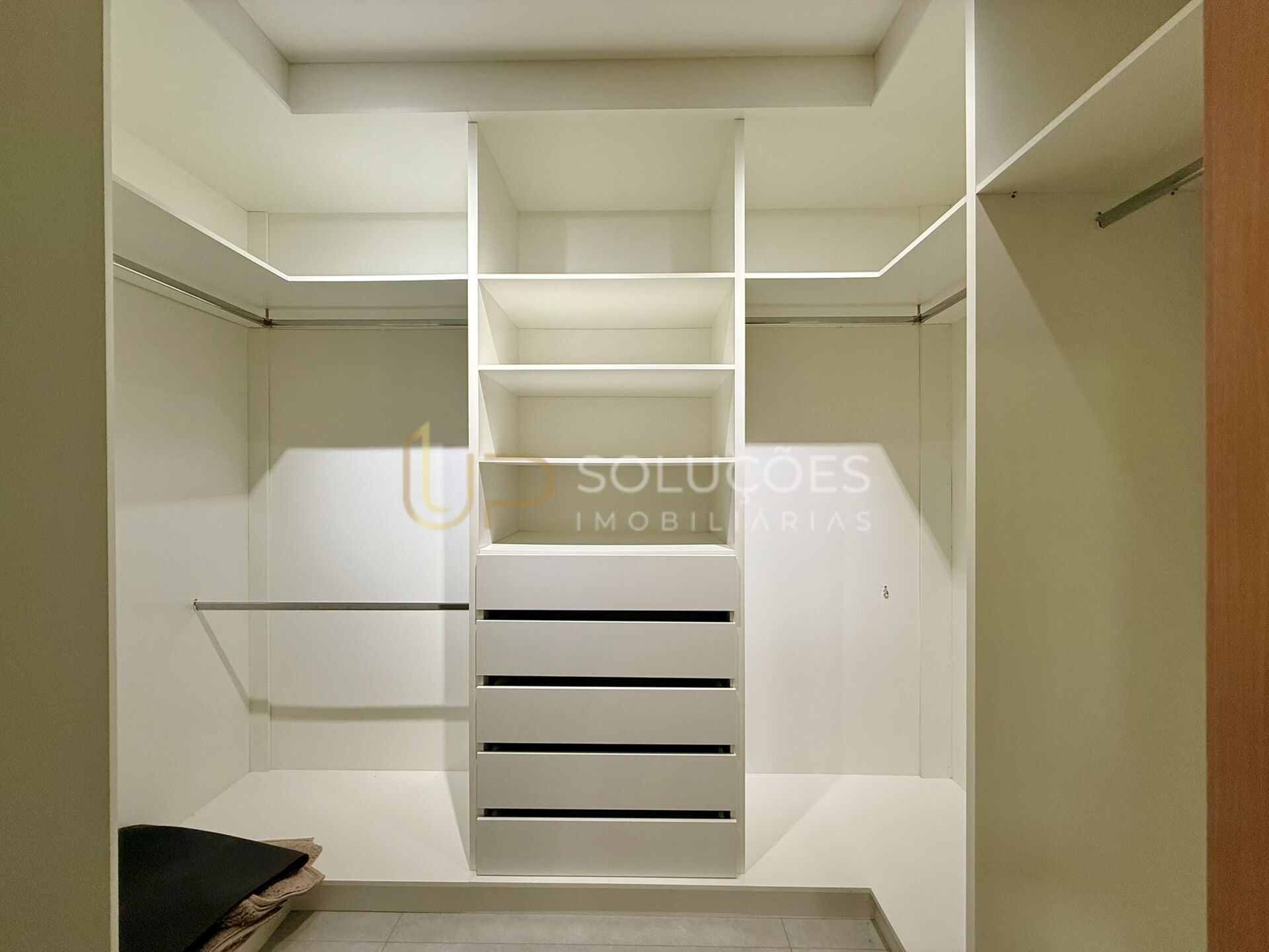 Casa de Condomínio à venda com 4 quartos, 250m² - Foto 24