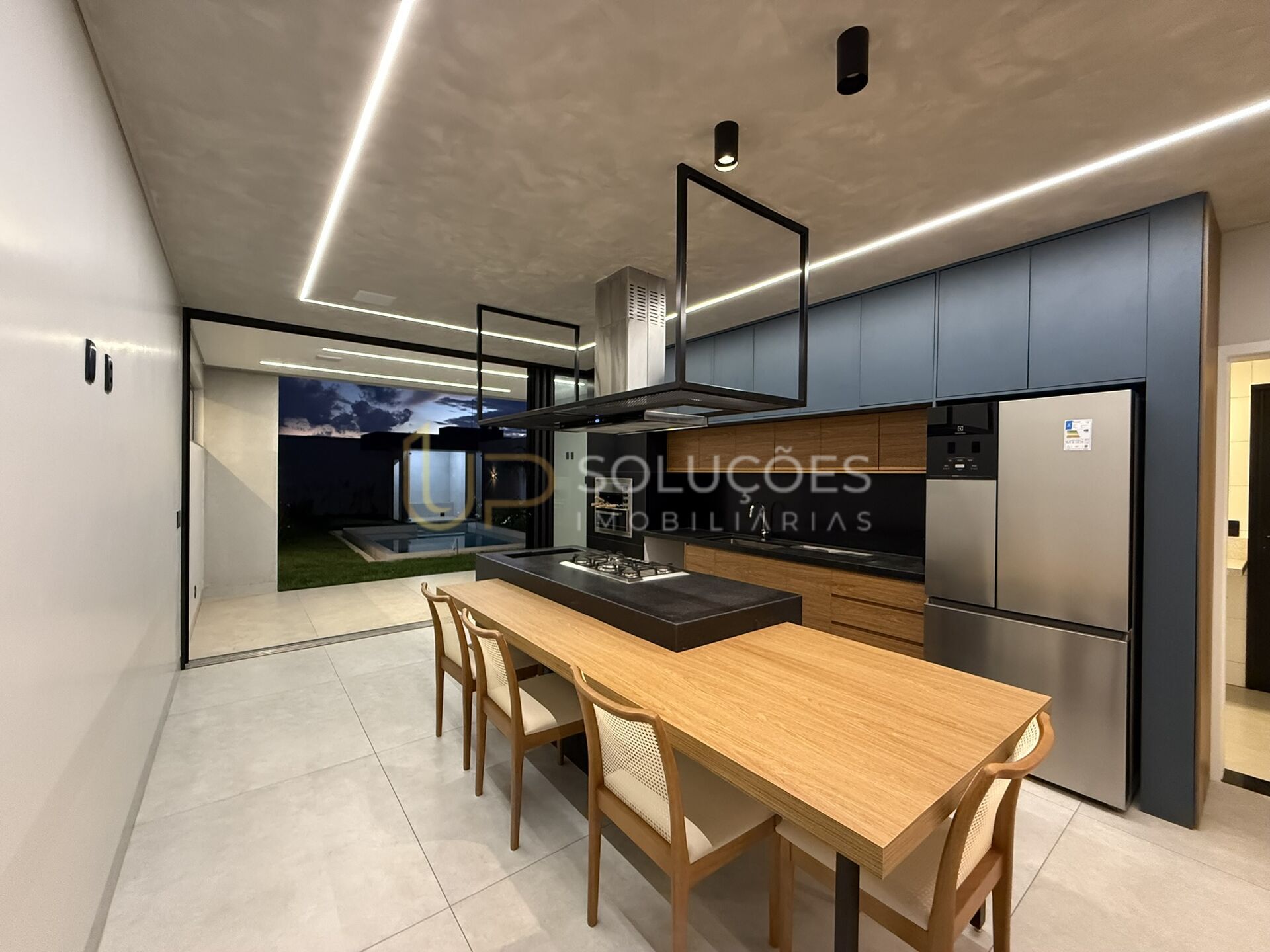 Casa de Condomínio à venda com 4 quartos, 250m² - Foto 12