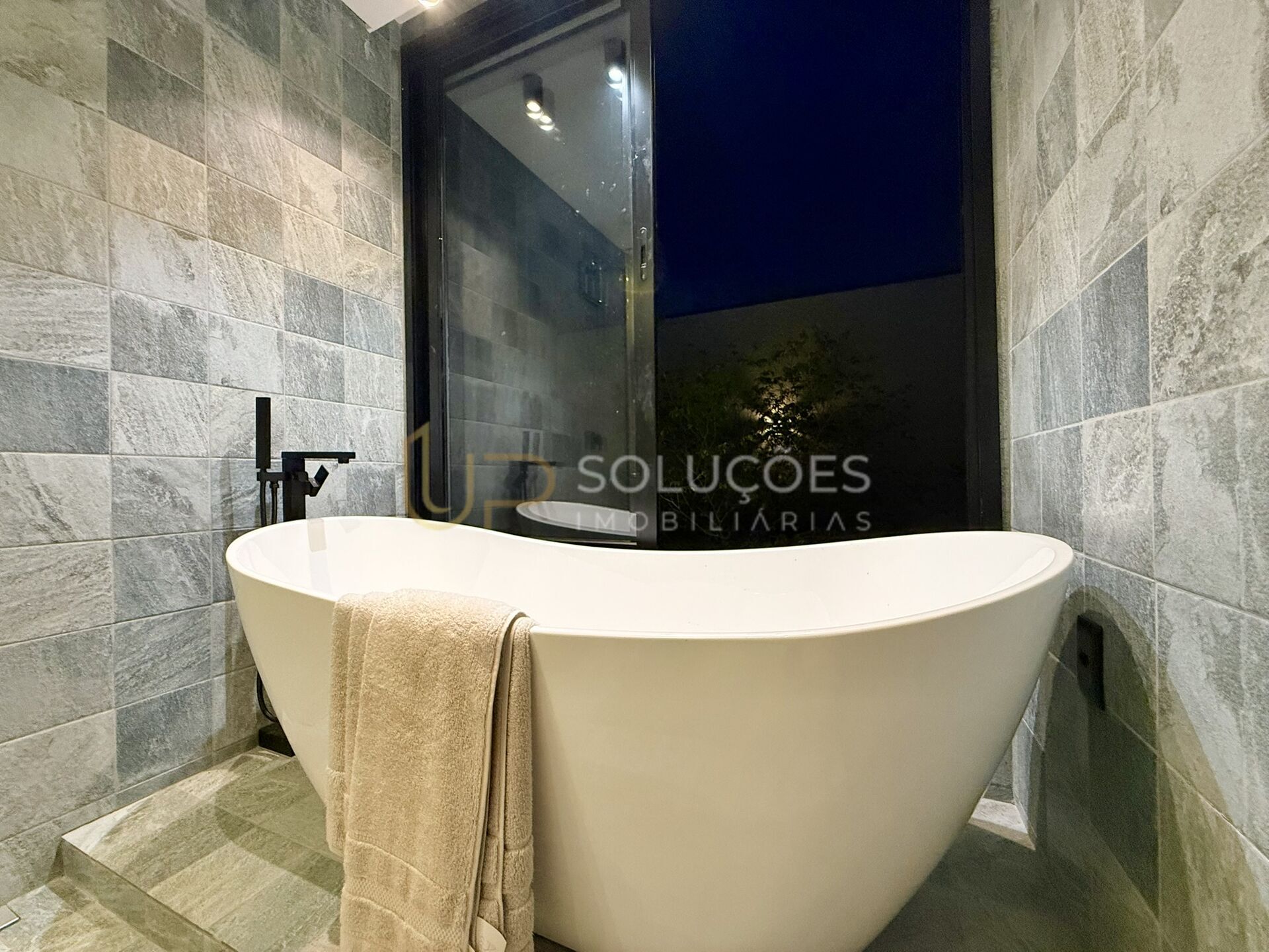 Casa de Condomínio à venda com 4 quartos, 250m² - Foto 29