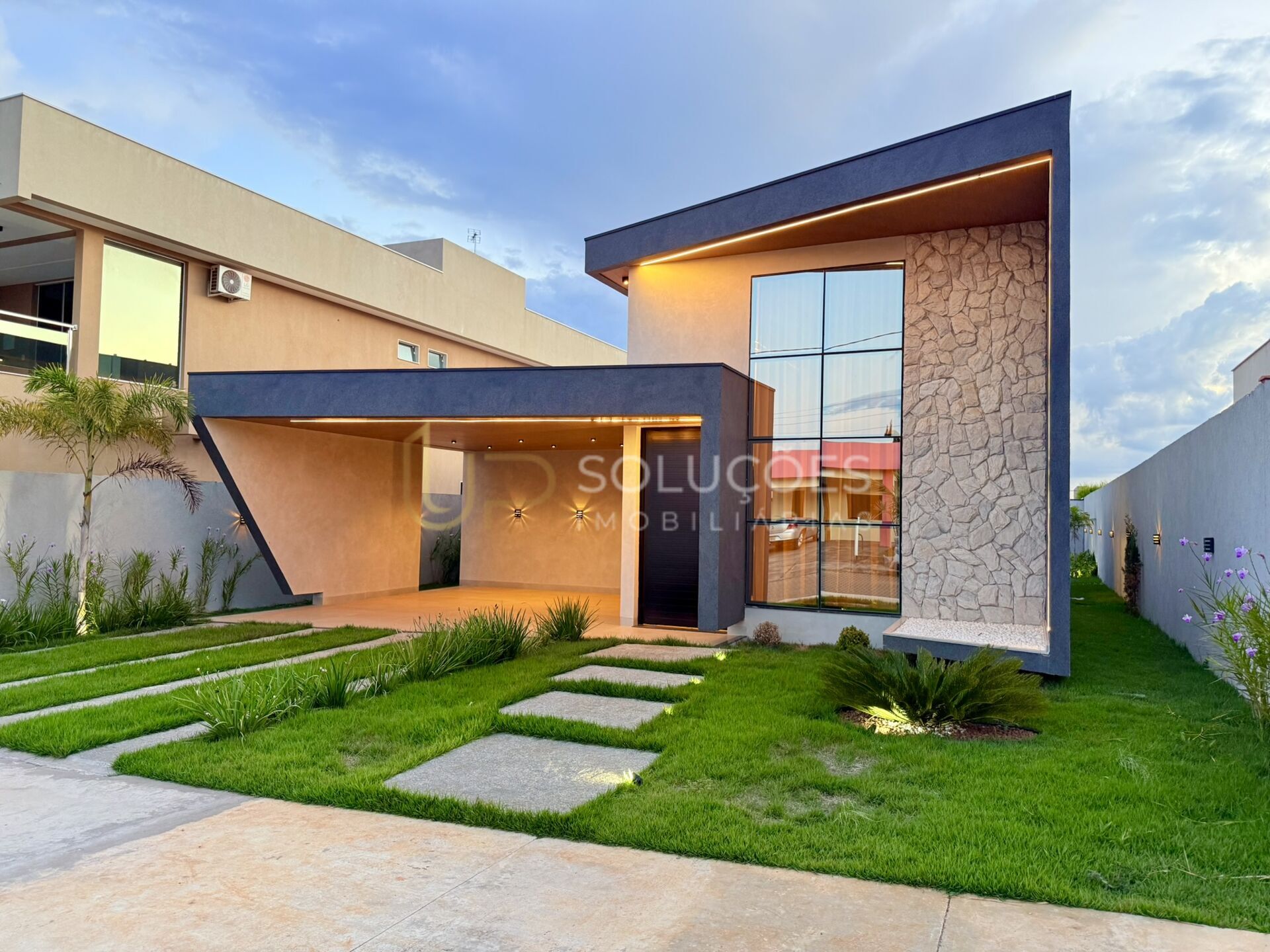 Casa de Condomínio à venda com 4 quartos, 250m² - Foto 3
