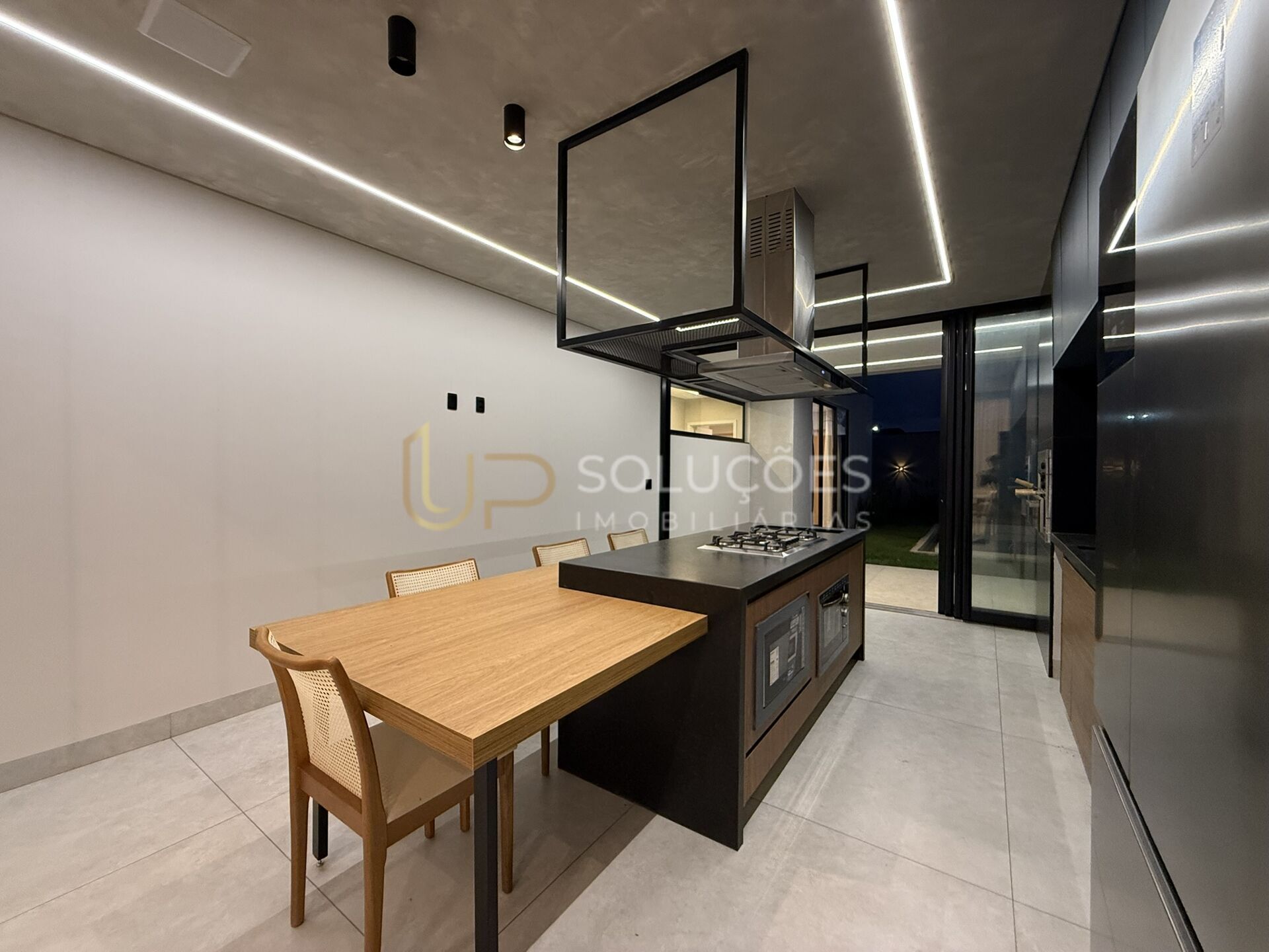 Casa de Condomínio à venda com 4 quartos, 250m² - Foto 14