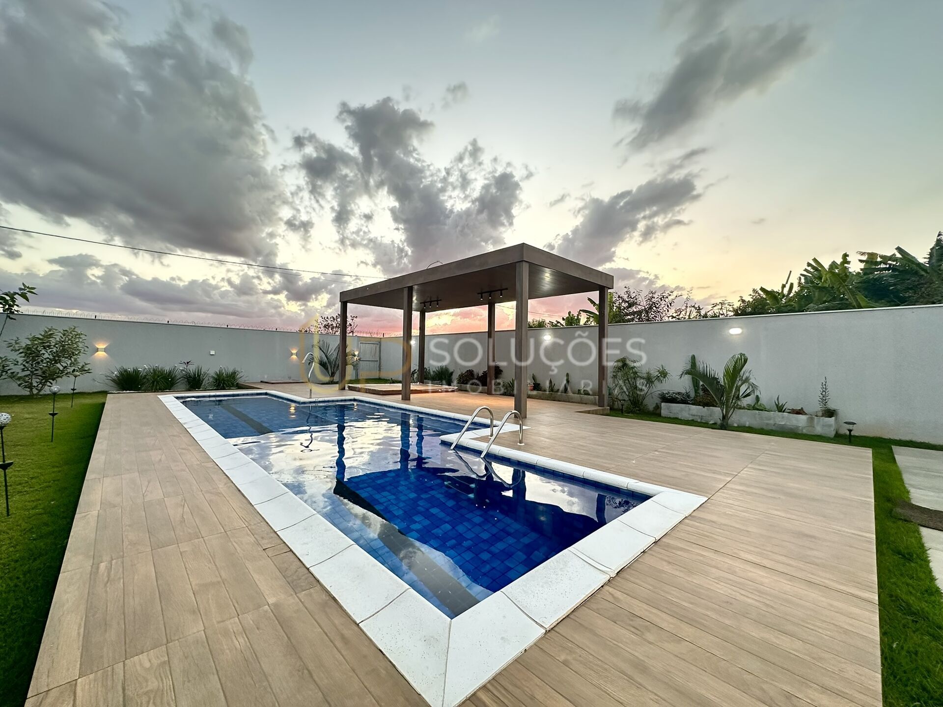 Casa, 4 quartos, 336 m² - Foto 1