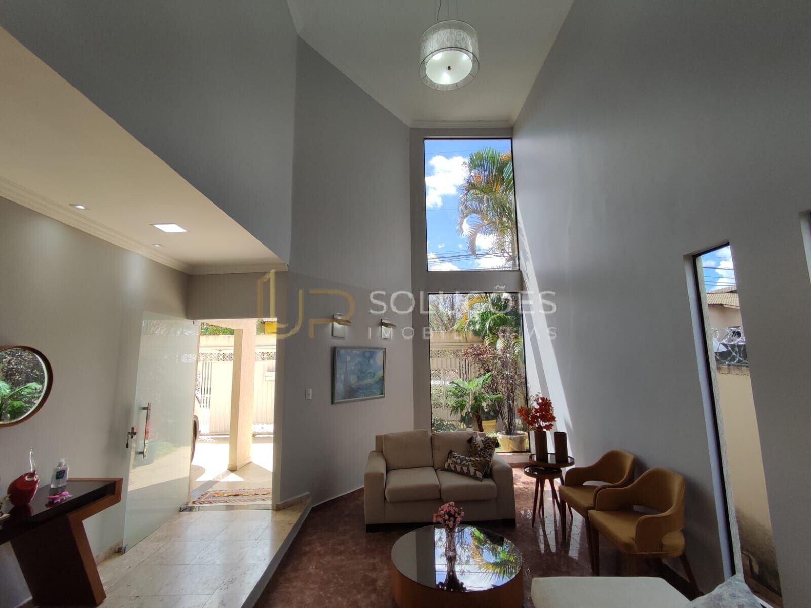 Casa de Condomínio à venda com 4 quartos, 240m² - Foto 2