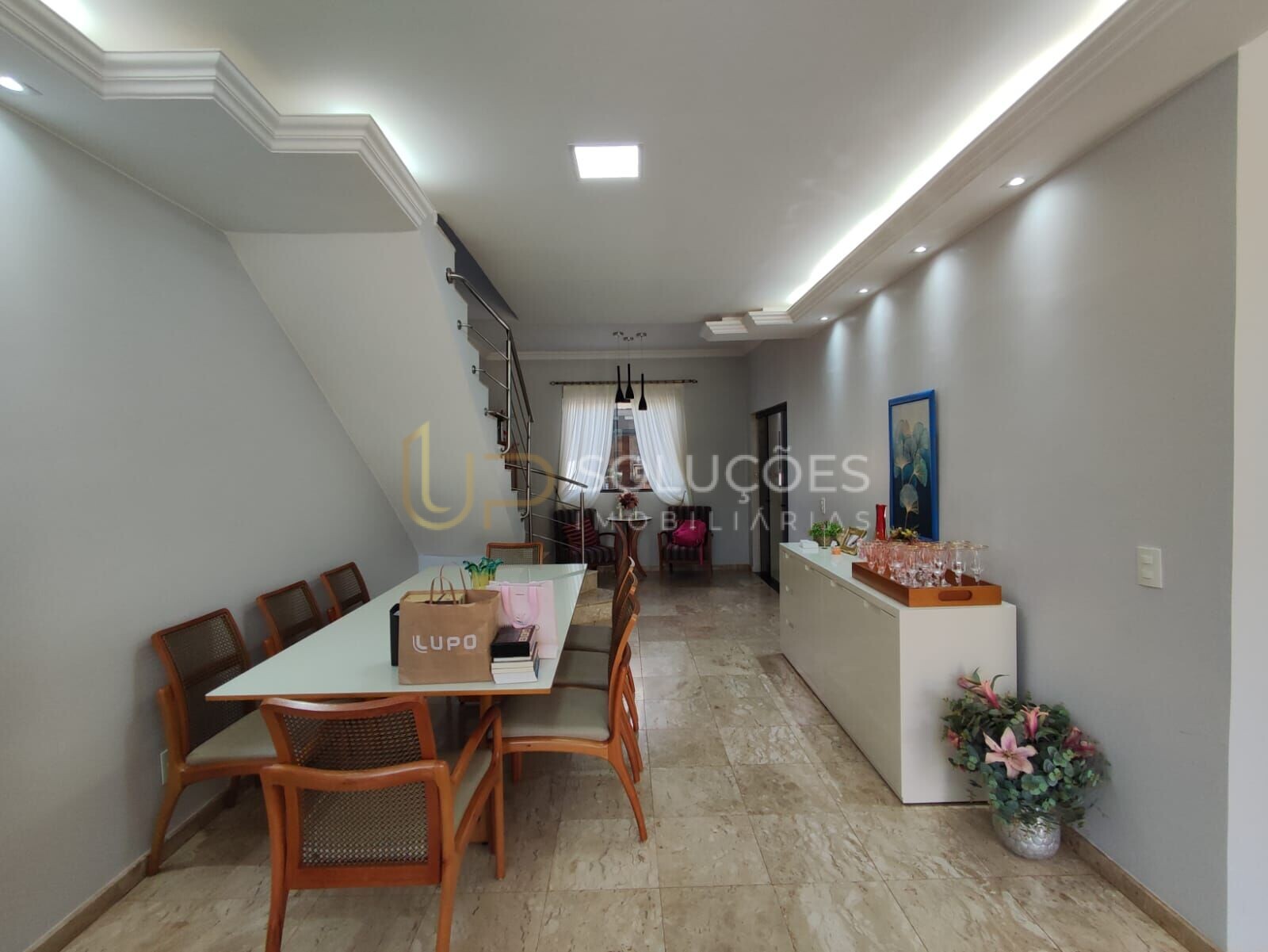 Casa de Condomínio à venda com 4 quartos, 240m² - Foto 3